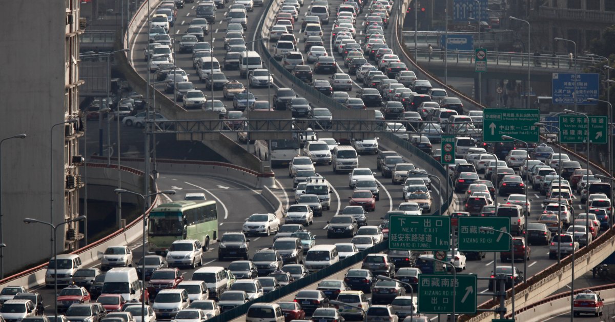 Автомобильный трафик. Трасса Пекин Шанхай 40 полос. Шоссе Пекин Шанхай. Трасса Пекин Шанхай. Китай гигантская пробка.