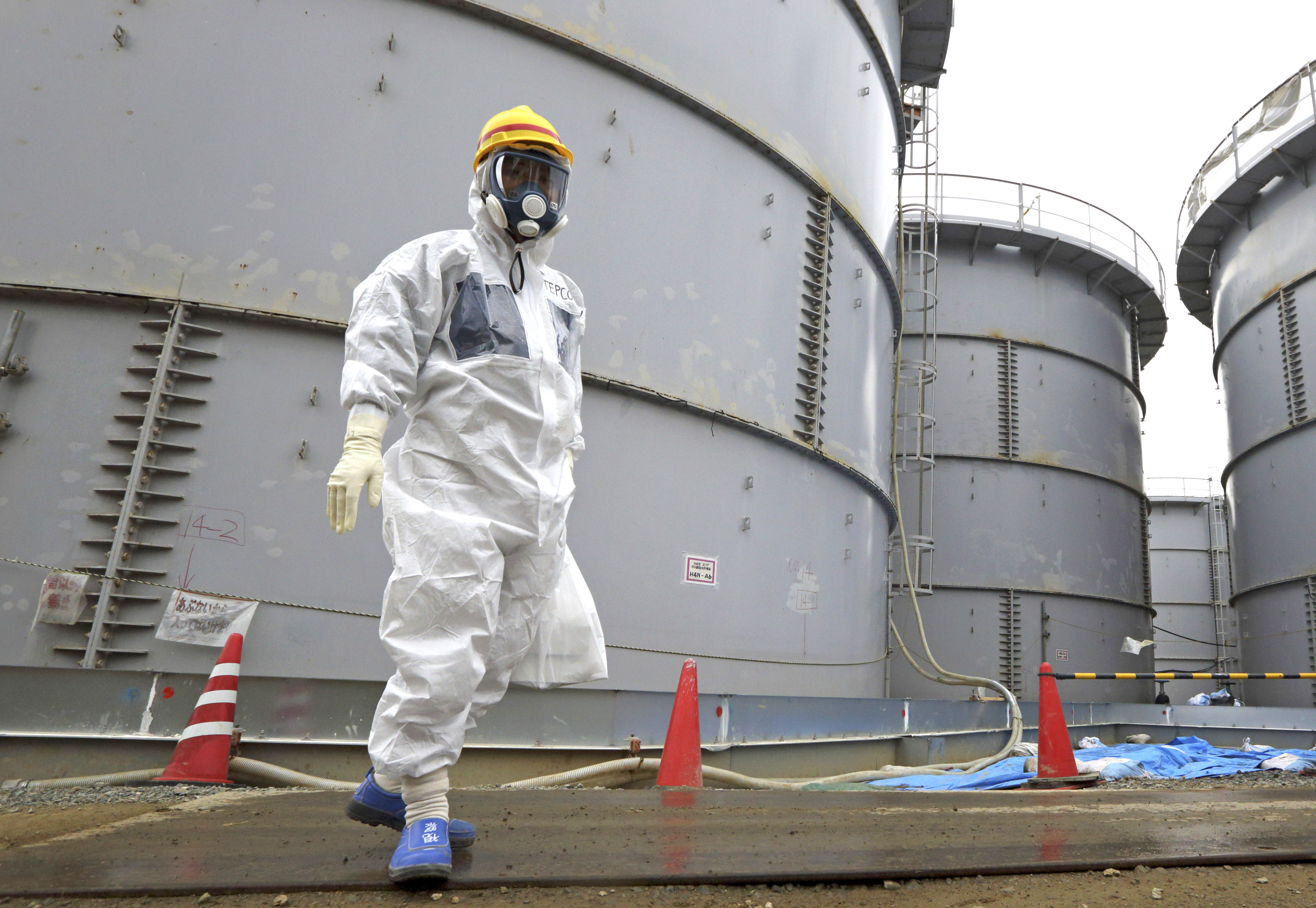 Эксплуатация атомной электростанции. Авария на АЭС Фукусима-1. ЧС на атомной станции. Резервуар для хранения ядерных отходов. Радиоактивные отходы.