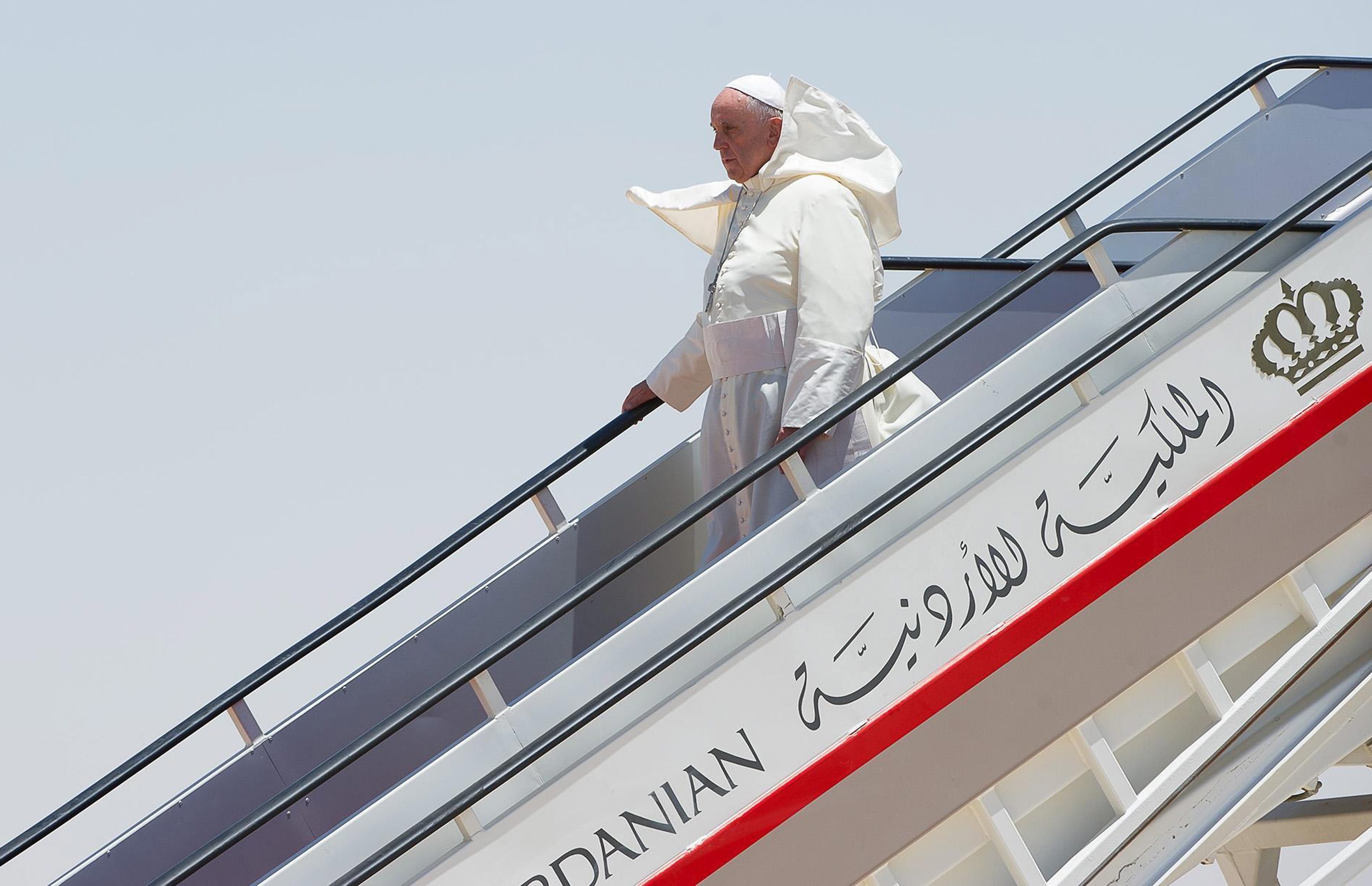 Pope Francis disembarks a plane at Queen Alia airport in Amman, Jordan upon his arrival for a papal visit on May 24, 2014. (L'osservatore Romano/EPA)