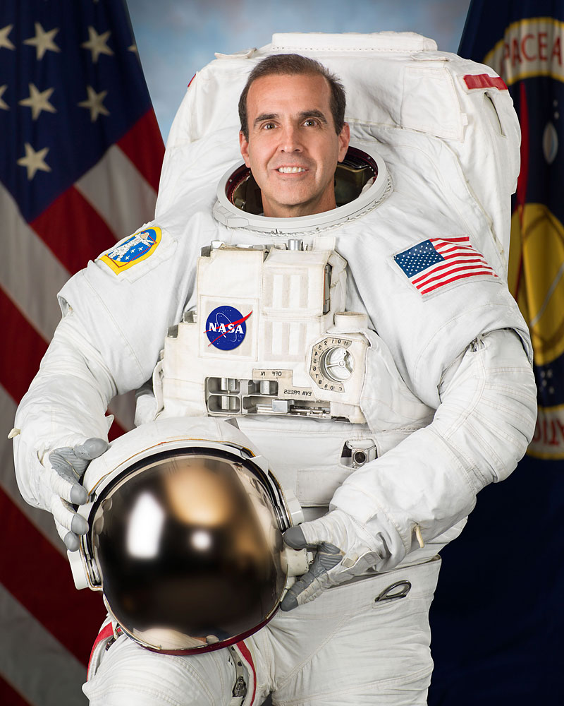 Astronaut Rick Mastracchio, wearing his Extravehicular Mobility Unit spacesuit, June 18, 2013.