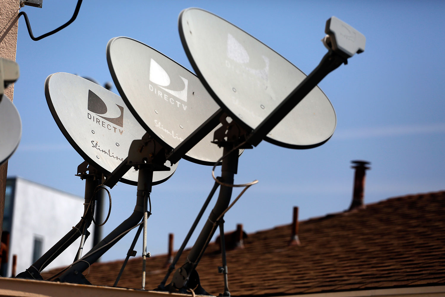 DirecTV satellite dishes are seen on an apartment roof in Los Angeles, May 18, 2014. (Jonathan Alcorn—Reuters)