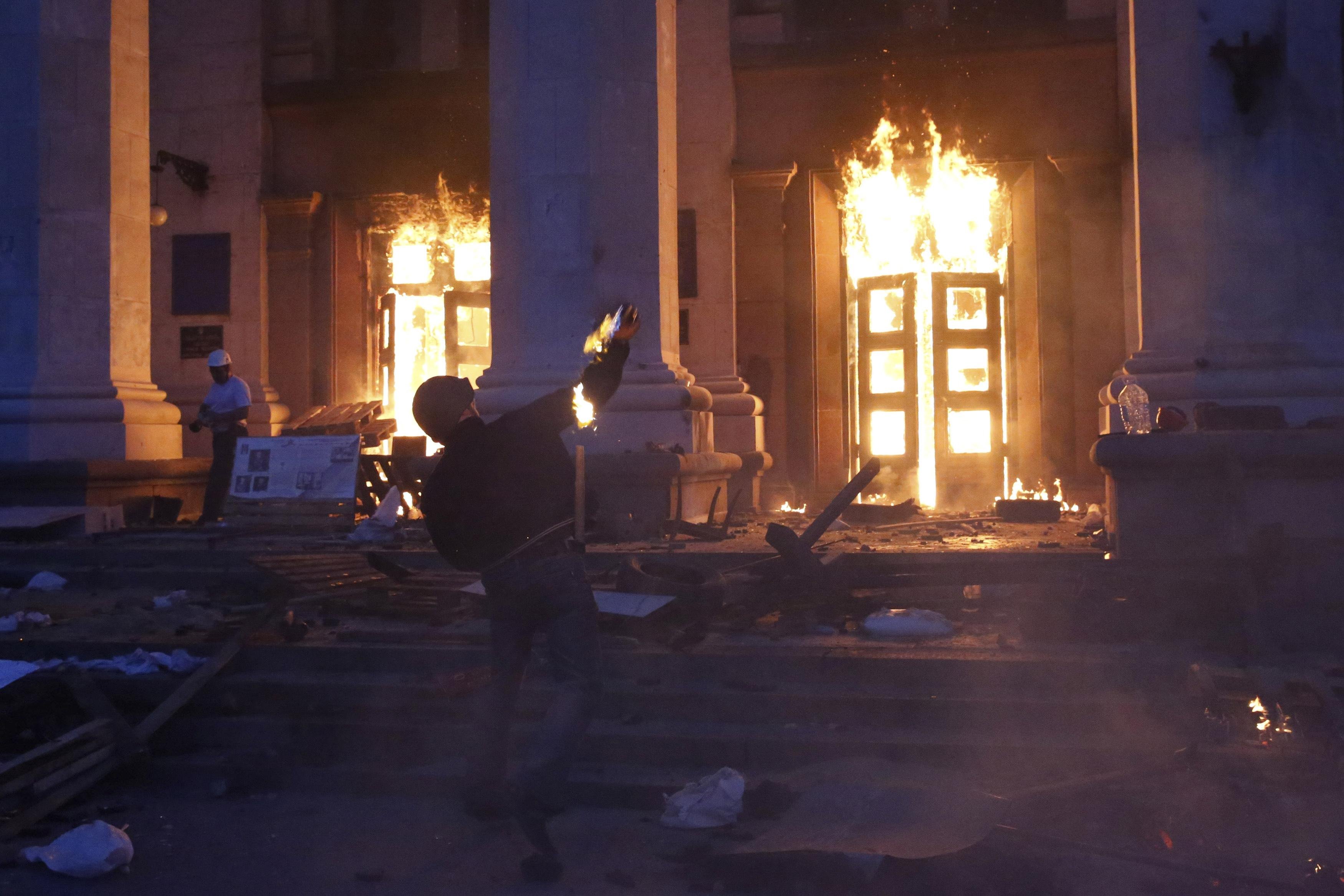 A protester throws a petrol bomb at the trade union building in Odessa, Ukraine May 2, 2014. (Yevgeny Volokin—Reuters)
