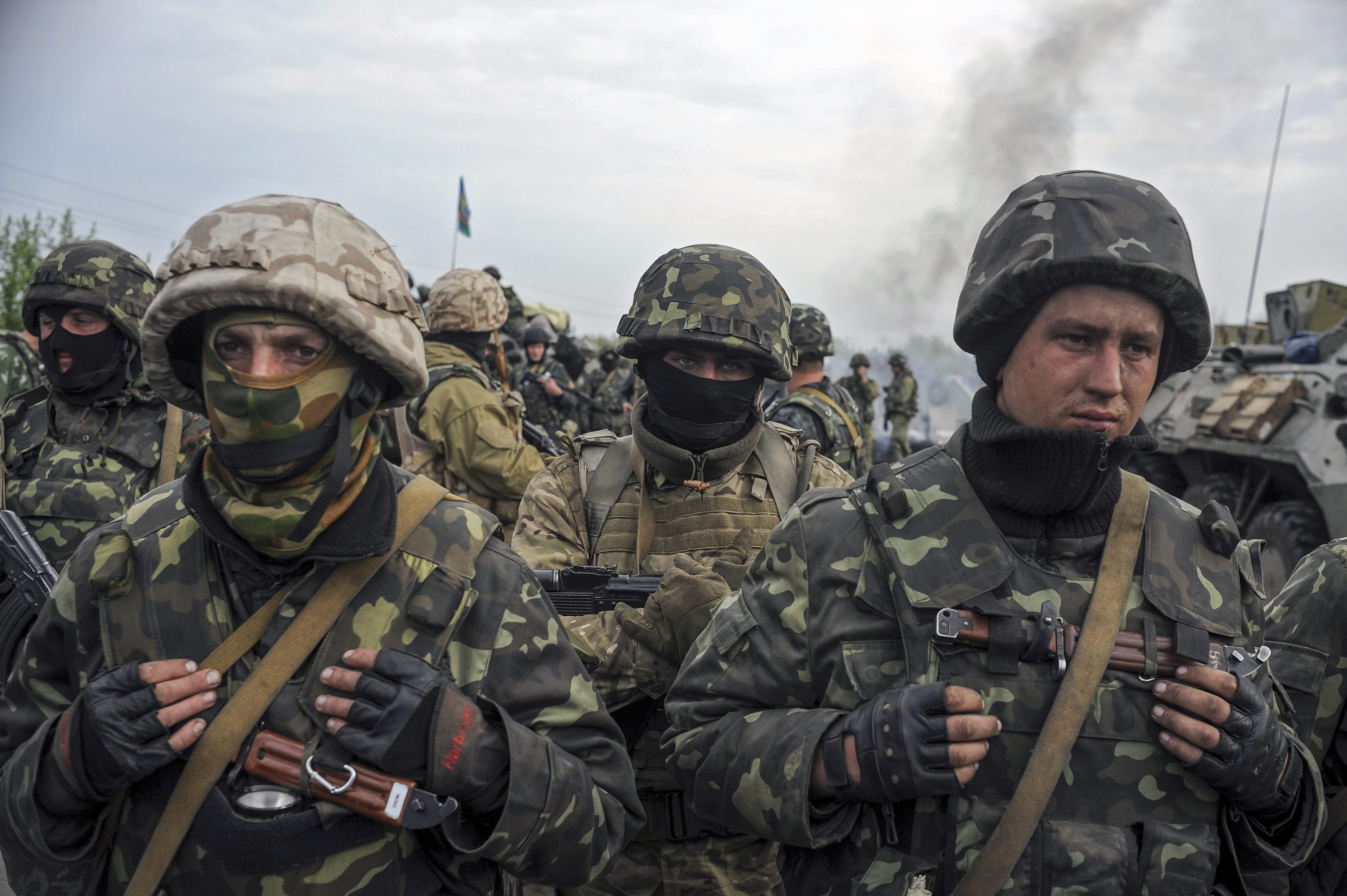Ukrainian soldiers near a checkpoint not far from Slavyansk, May 2, 2014. 
