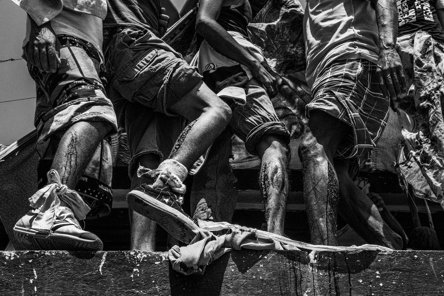 CIUDAD BOLIVAR, VENEZUELA - APRIL 2013: Prisoners making a blood strike on the roof tops of the prison requesting their transport to the capital of the country, Caracas. (Photo by Sebastián Liste/ Reportage by Getty Images)