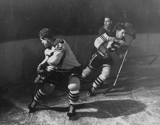 Black Hawks Bill Mosienko (left) and Max Bentley (right), 1946.