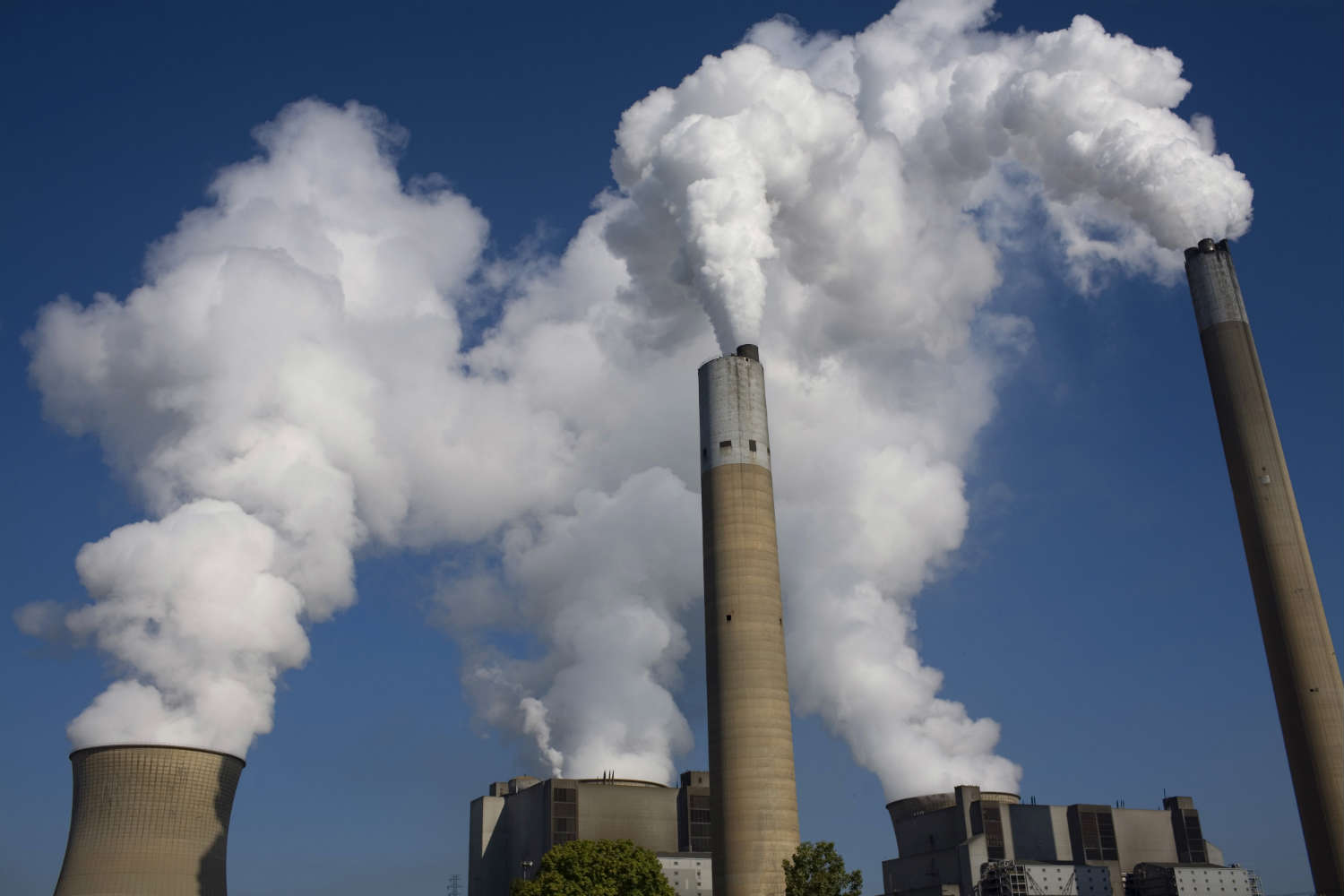 Carbon dioxide is the chief target of EPA regulations, but they'll also help curb conventional pollutants (Photo by Robert Nickelsberg/Getty Images)