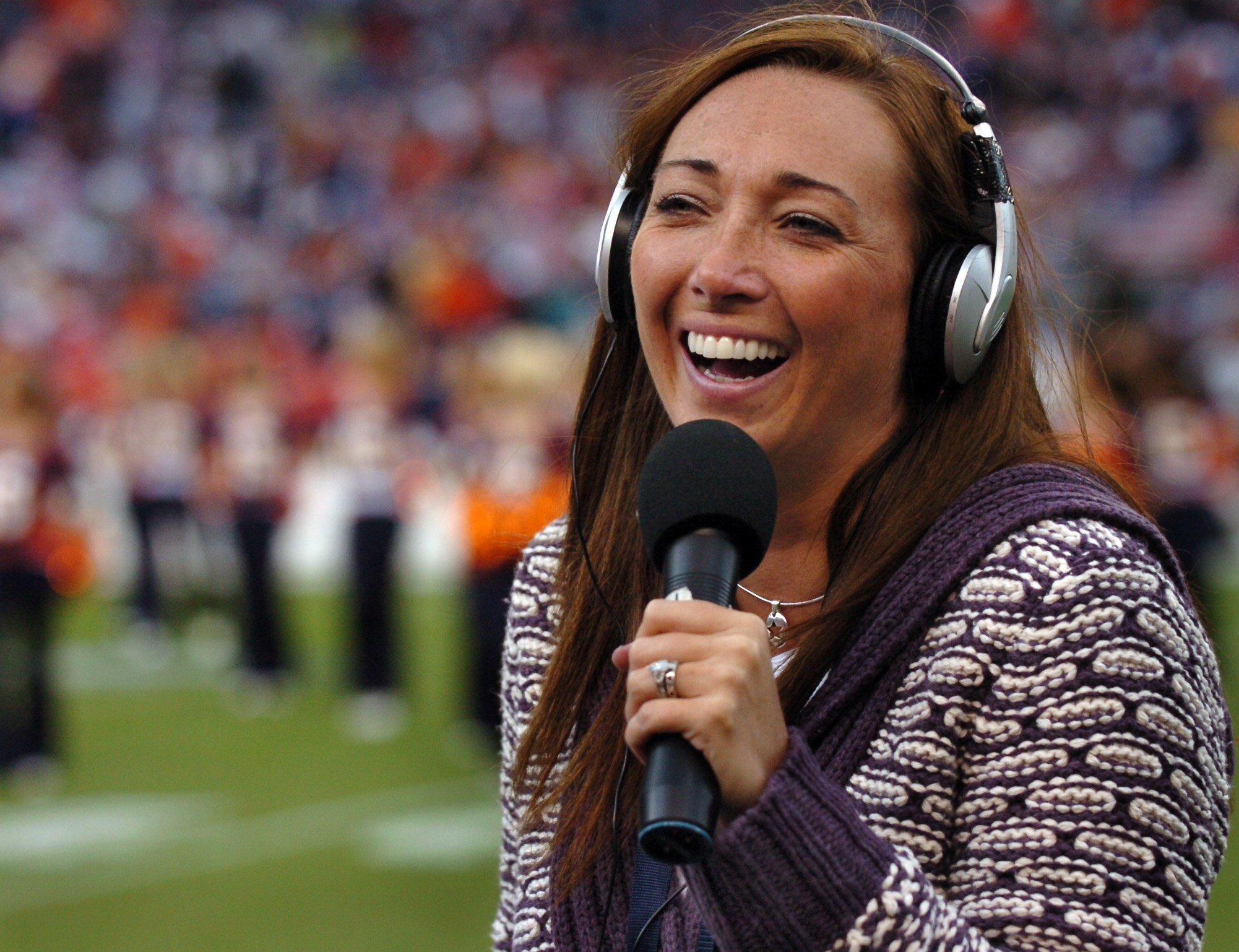 Denver Broncos side line reporter for 850 KOA Amy Van Dyken. Reporting on the Broncos vs the San Diego Chargers on Sunday, October 7th, 2007 at Invesco Field. Andy Cross / The Denver Post