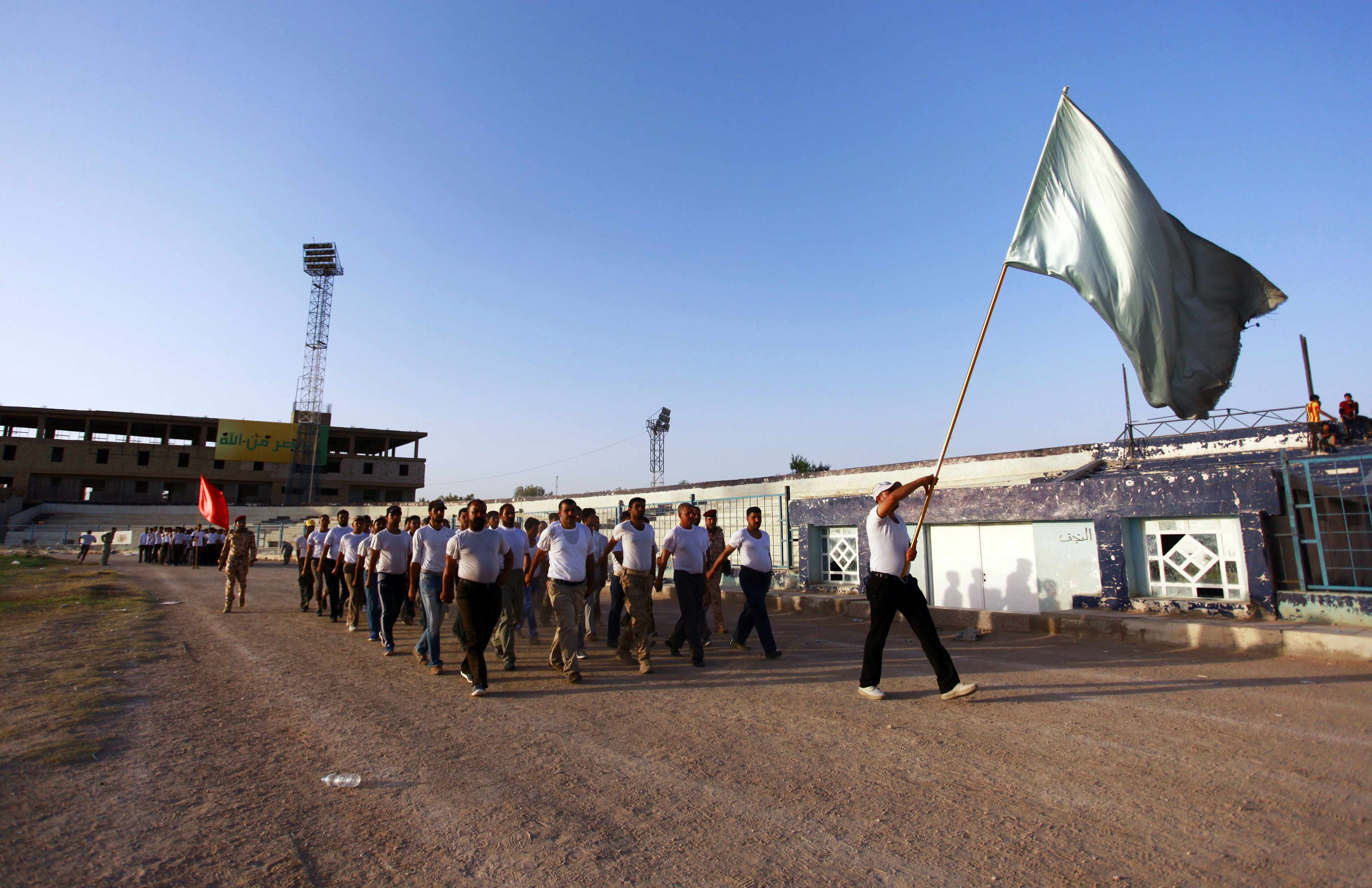 Shi'ite volunteers mobilize to fight in the central Iraqi city of Najaf on Sunday. (HAIDAR HAMDANI / AFP / Getty Images)