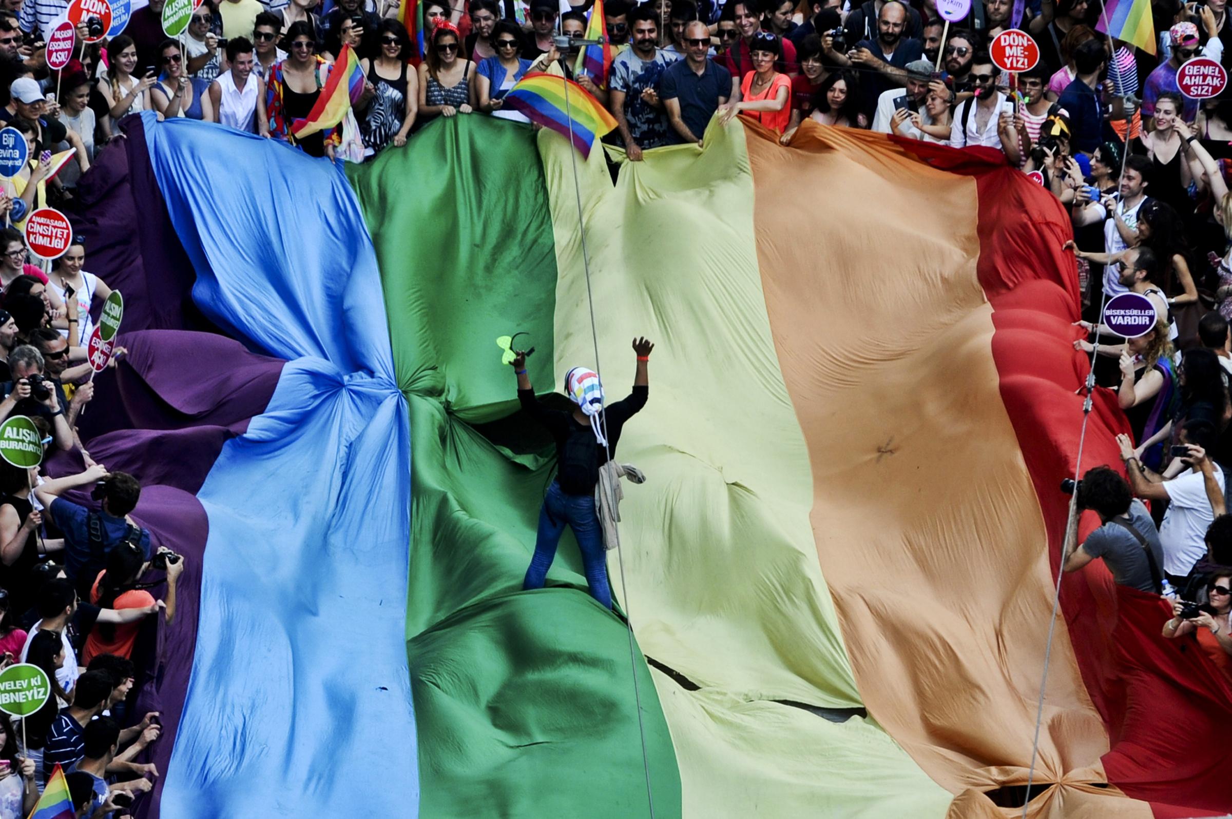 TURKEY-HOMOSEXUALITY-RIGHTS-GAY-PRIDE