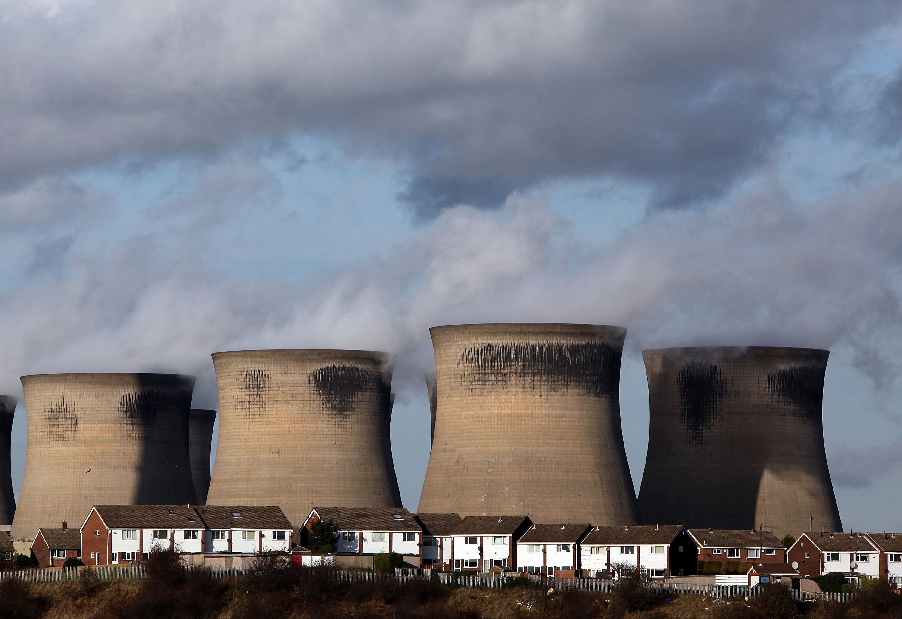 The coal fueled Ferrybridge power station as it generates electricity on November 17, 2009 in Ferrybridge, United Kingdom. (Christopher Furlong—Getty Images)