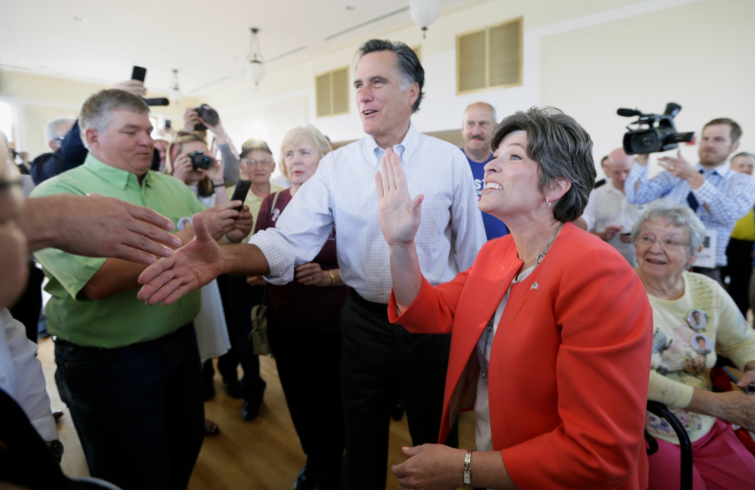 Joni Ernst, Mitt Romney