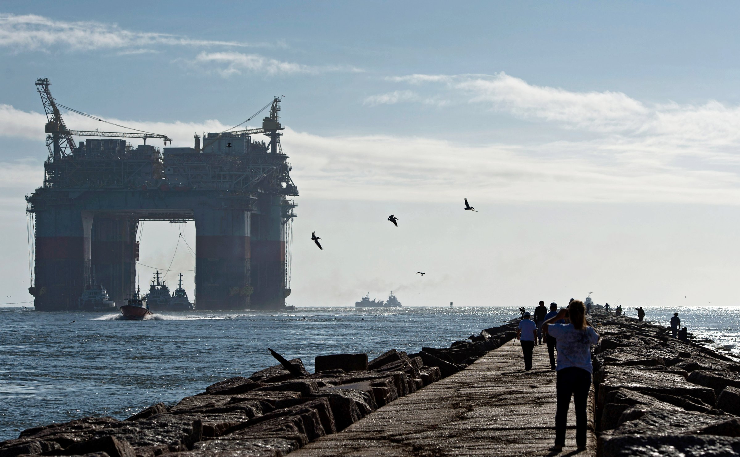Chevron's Jack/St. Malo Oil Platform Departs From Kiewit Offshore
