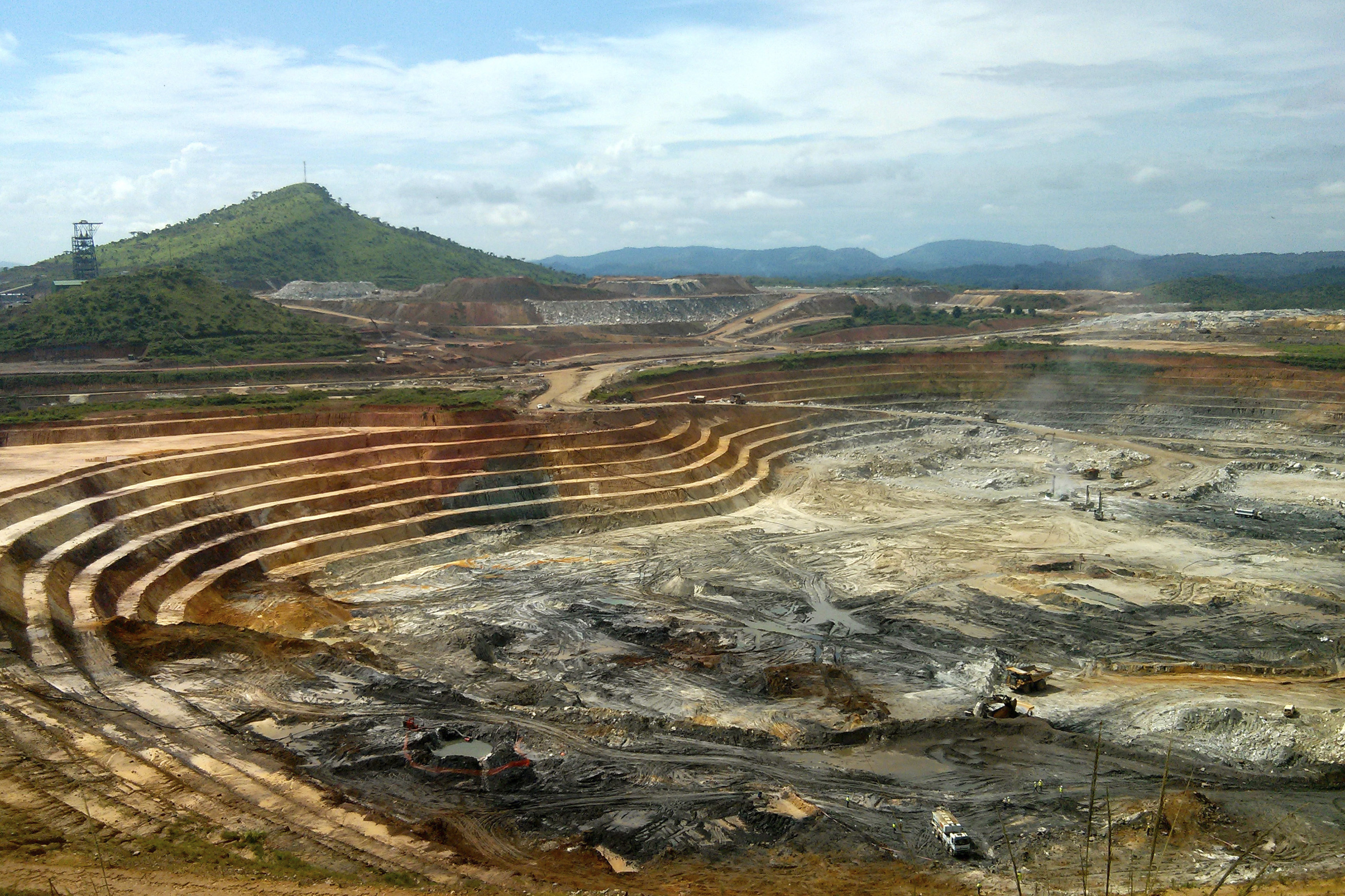 The KCD open pit gold mine at the Kibali mining site in northeast Democratic Republic of Congo, May 1, 2014. (Reuters)