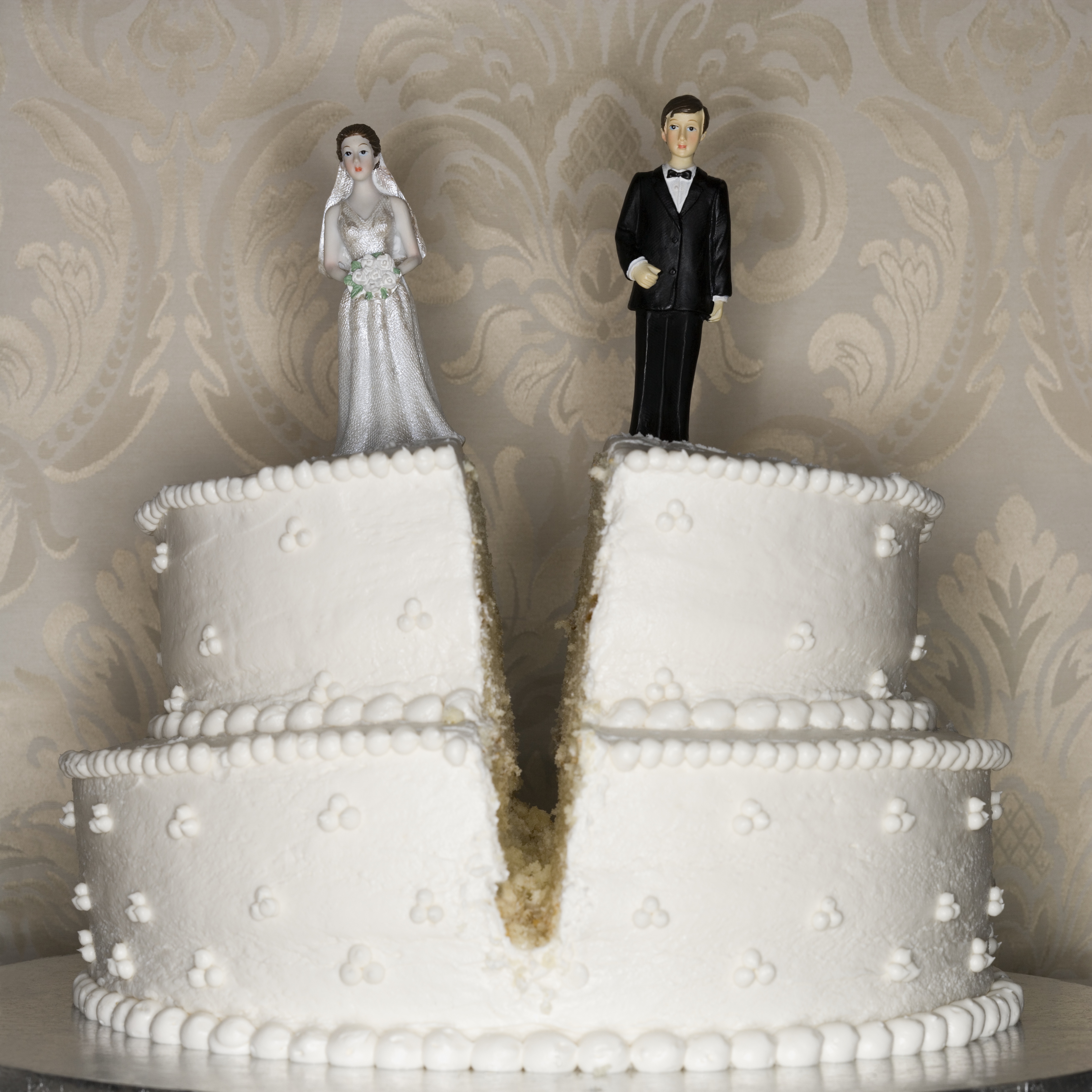 Муж придет на развод. Свадьба и развод. Торт на развод. Торт на развод для женщины. Торт развод с мужем.
