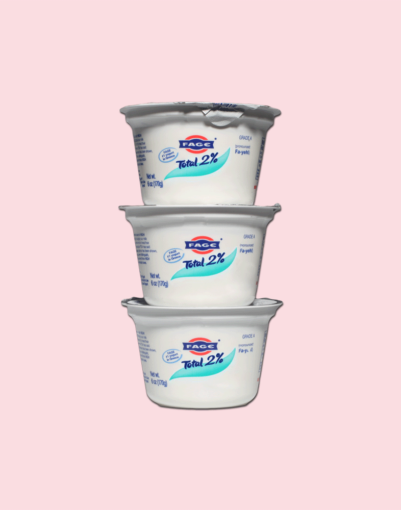 Answer: 2% Greek YogurtA little fat is good in the morning to keep you full—plus it has upwards of 17g of protein per container. Fat-free  fruit  yogurt is high in sugar—7 to 10 g per serving—and lower in protein.