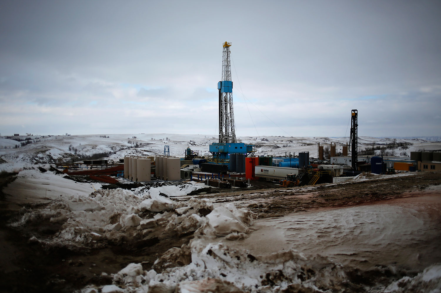 An oil derrick is seen at a fracking site for extracting oil outside of Williston