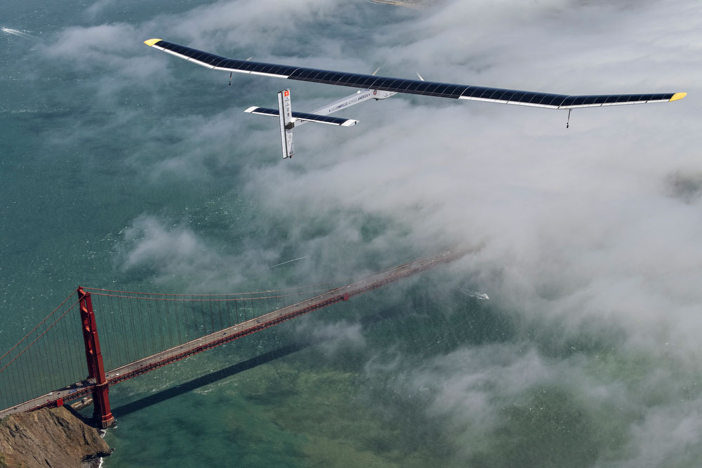 Solar Impulse' s HB-SIA prototype flies over the Golden Gate Bridge in San Francisco, April 23, 2013.