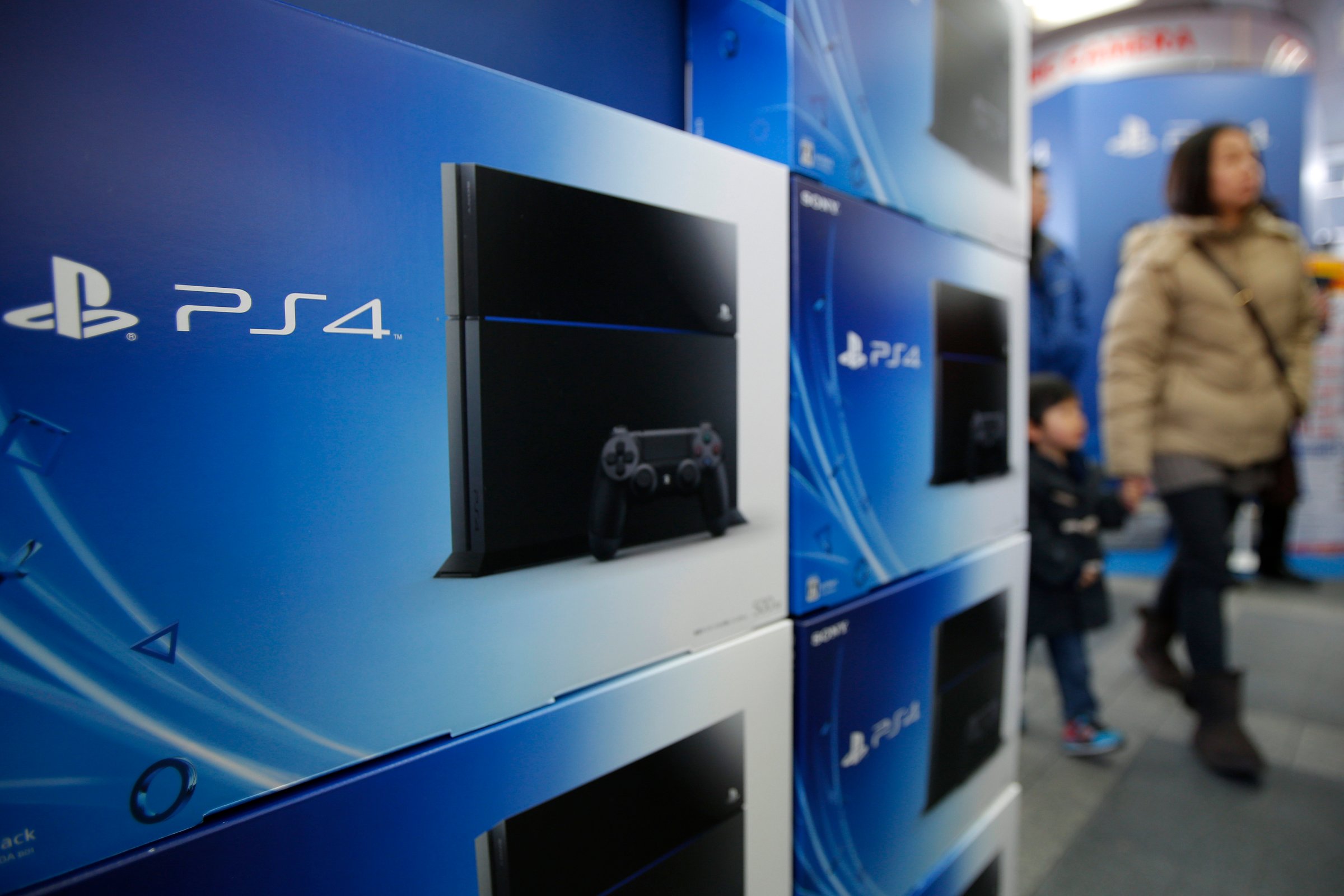Sony Launches PlayStation 4 In Japan As Console Retakes U.S. Retail Lead Over Microsoft's Xbox One