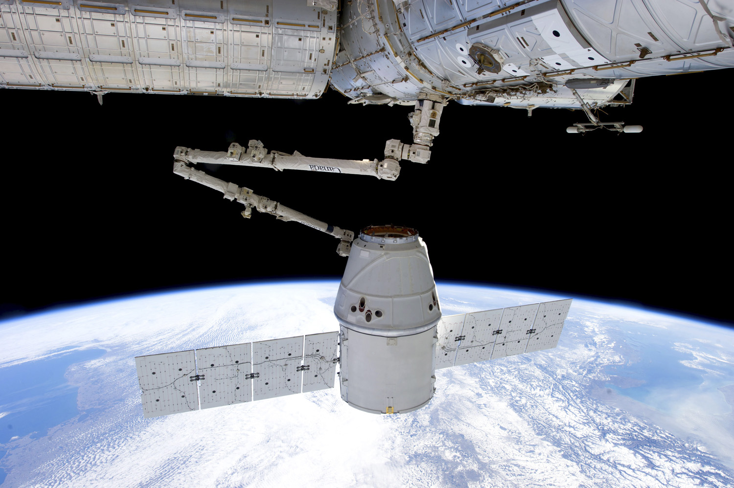 House call The SpaceX Dragon on a visit to the space station in 2013; SpaceX was the first private company to make that trip (Photography by NASA)