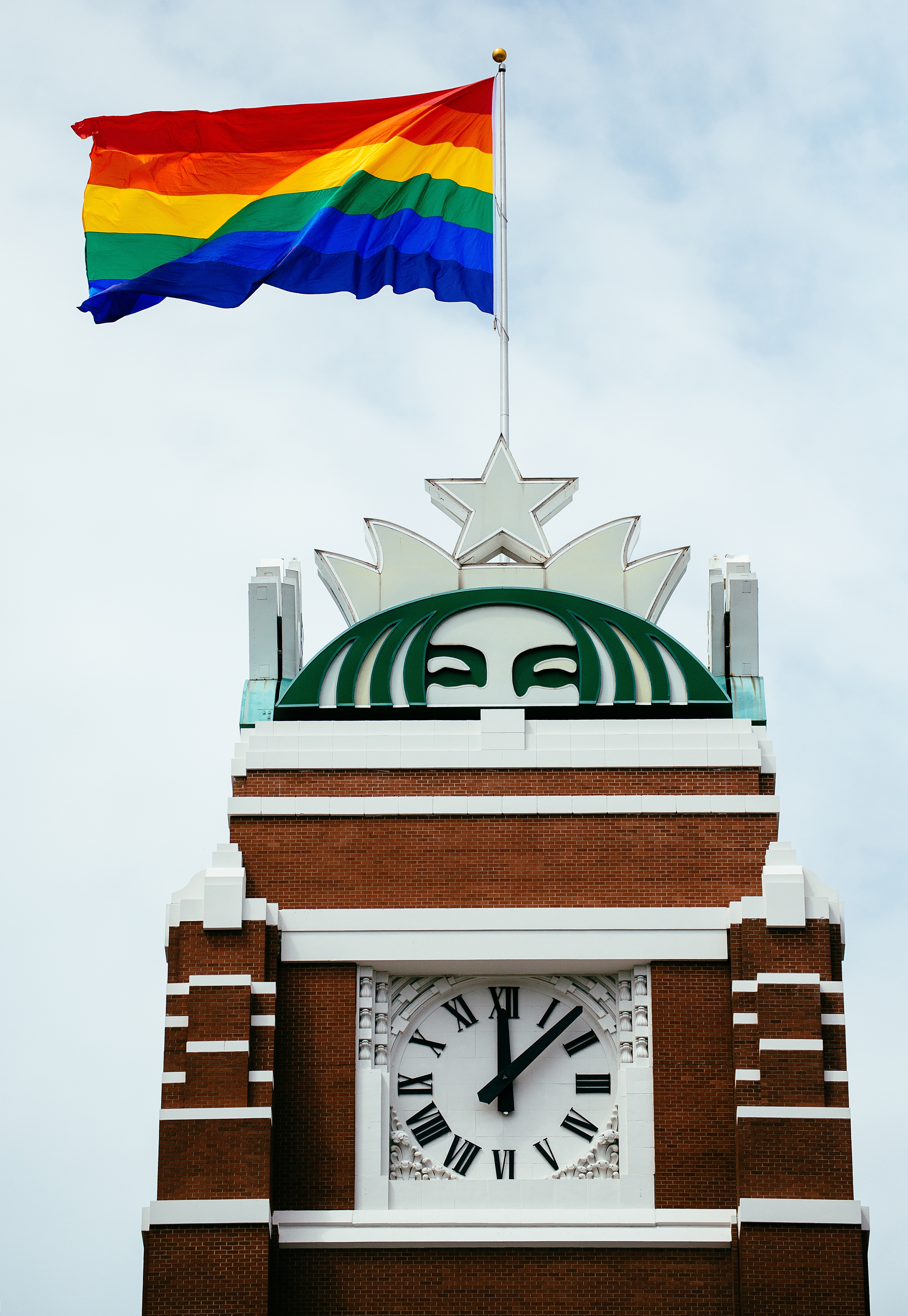 Starbucks marked the 40th anniversary of Seattle Pride by raising an 800-square-foot flag at its corporate headquarters as a group of employees and CEO Howard Schultz watched from below in Seattle on June 23, 2014. (Nate Gowdy)