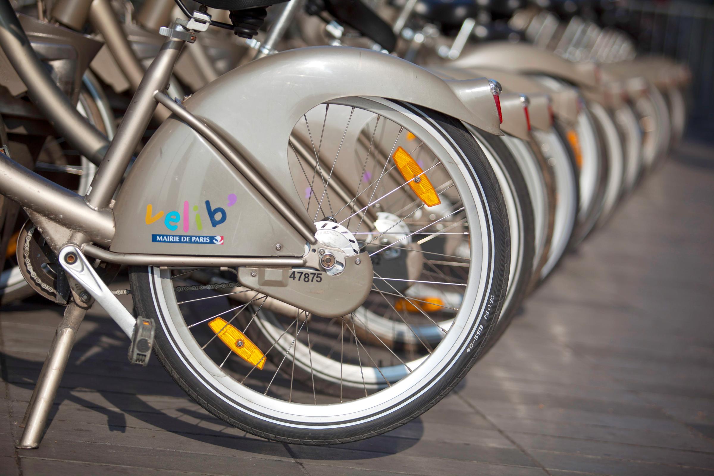 Bicycle And Electric Car-Sharing Schemes Ahead Of Paris Mayoral Election