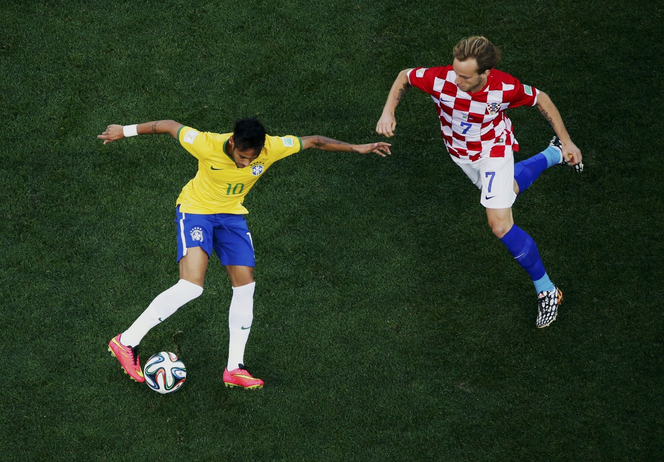 Brazil's Neymar fights for the ball with Croatia's Ivan Rakitic during their 2014 World Cup opening match at the Corinthians arena in Sao Paulo on June 12, 2014.