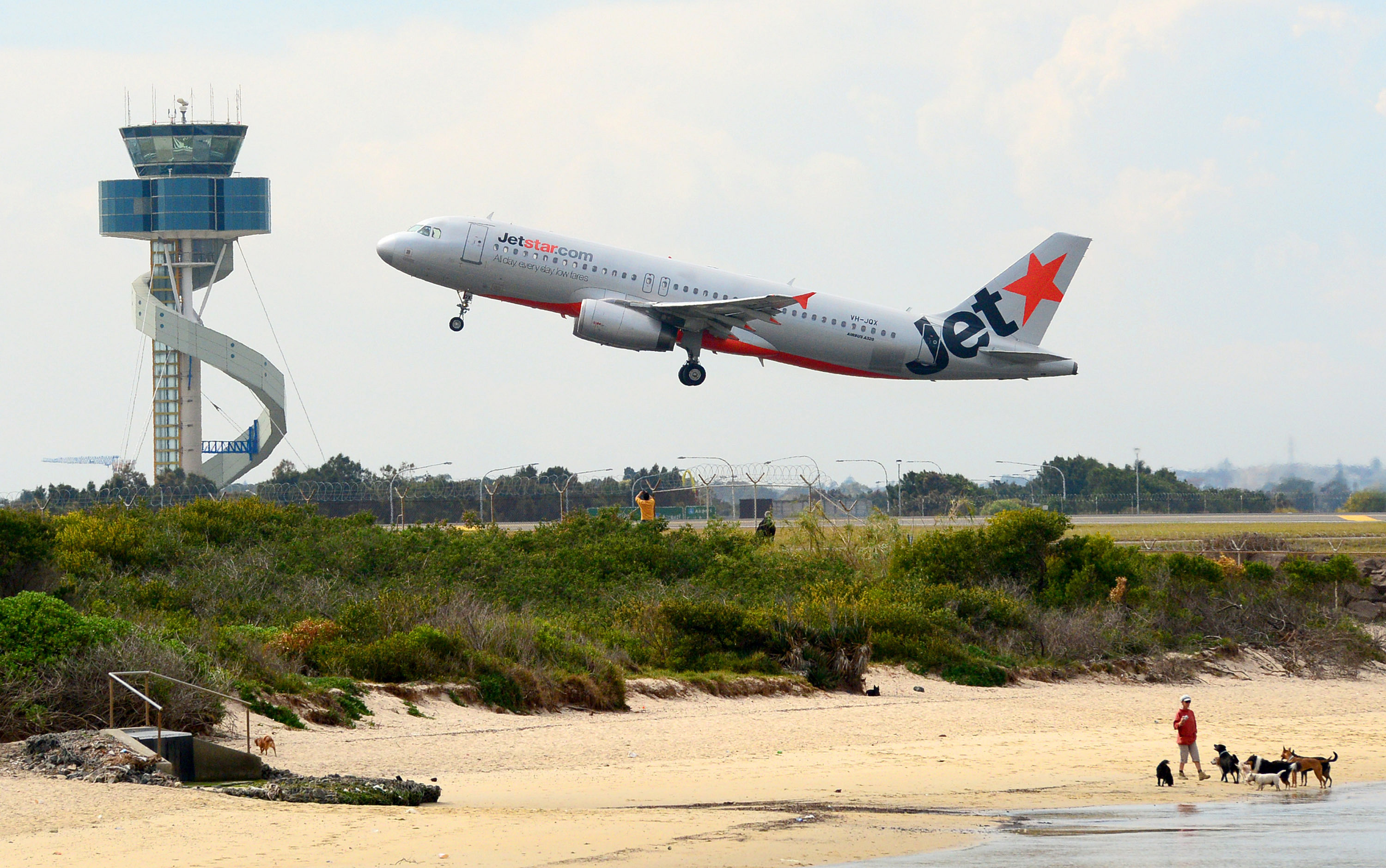 A Jetstar plane leaves Kingsford Smith Airport in Sydney on Aug. 29, 2013 (Jeremy Piper—Bloomberg via Getty Images)