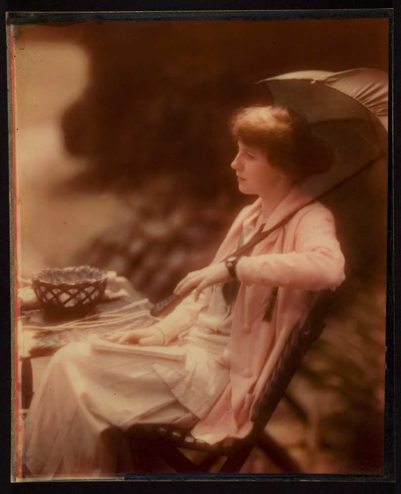 Woman with Parasol, 1916
                              
                              
                              George Eastman House Collection, Gift of 3M Company, ex-collection Louis Walton Sipley
