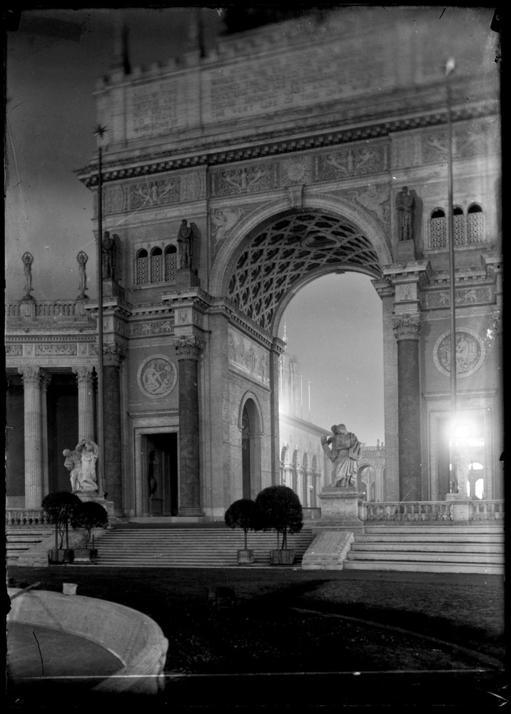 Arch of the East, Pan-American Exposition, San Francisco, 1915
                              
                              
                              George Eastman House Collection, Gift of Rosalinde Fuller