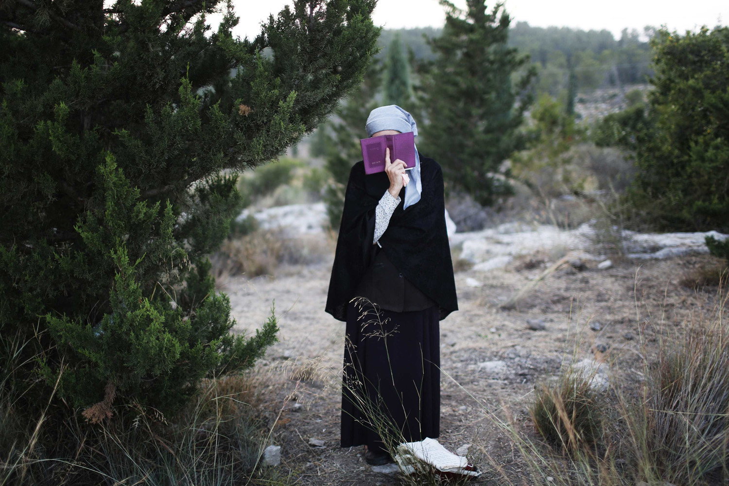 A Jewish woman prays during the joint funeral of the three Israeli teens who were abducted and killed in the occupied West Bank, in the Israeli city of Modi'in