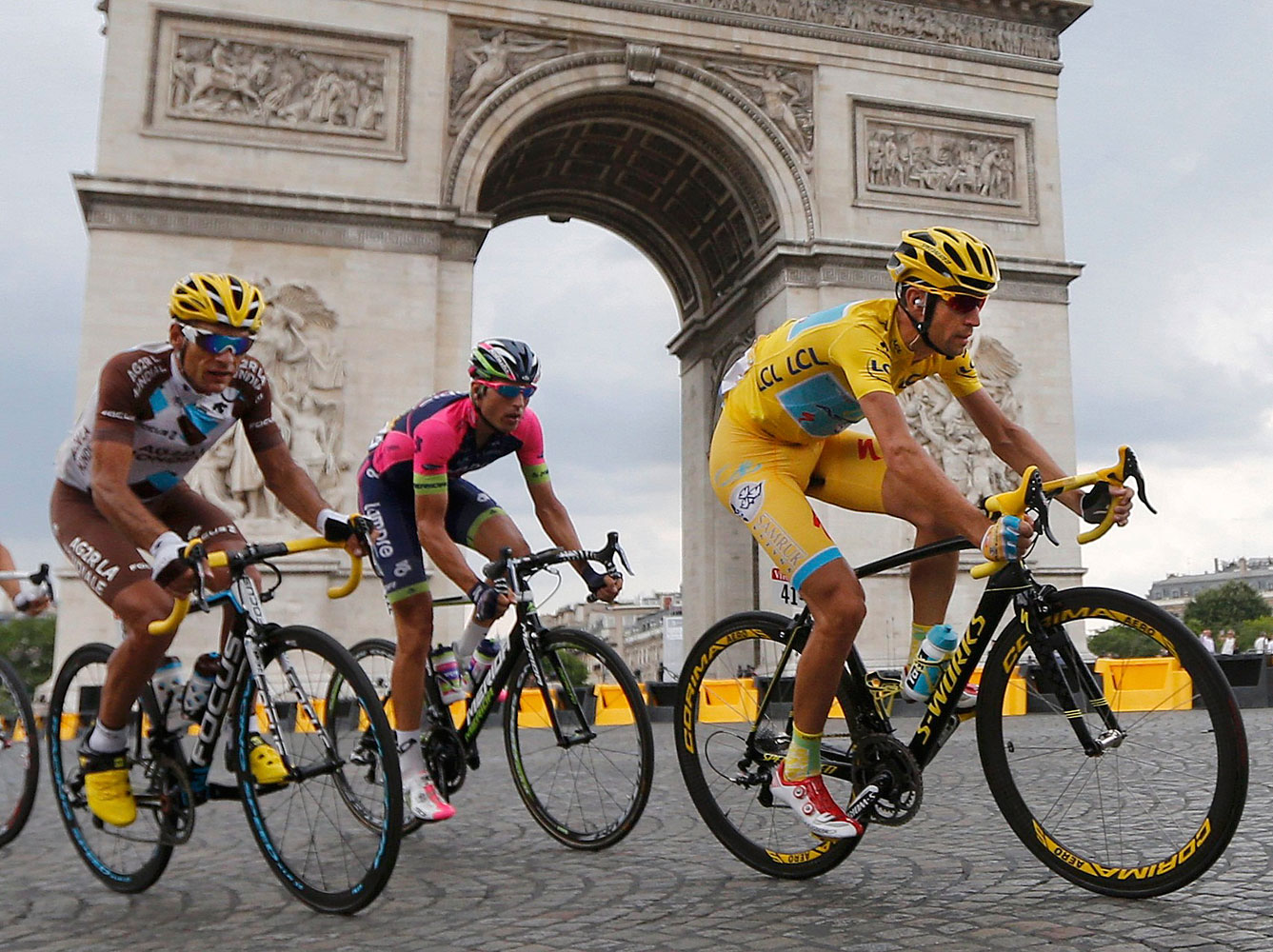 Race leader Astana team rider Vincenzo Nibali of Italy rides near the Arc de Triomphe at the end of the final 21st stage of the Tour de France cycle race in Paris, July 27, 2014. (Jean-Paul Pelissier—Reuters)