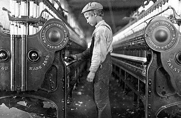 A boy works in a mill in Lincolnton, N.C., in 1908 (Lewis Hine—Buyenlarge/Getty Images)