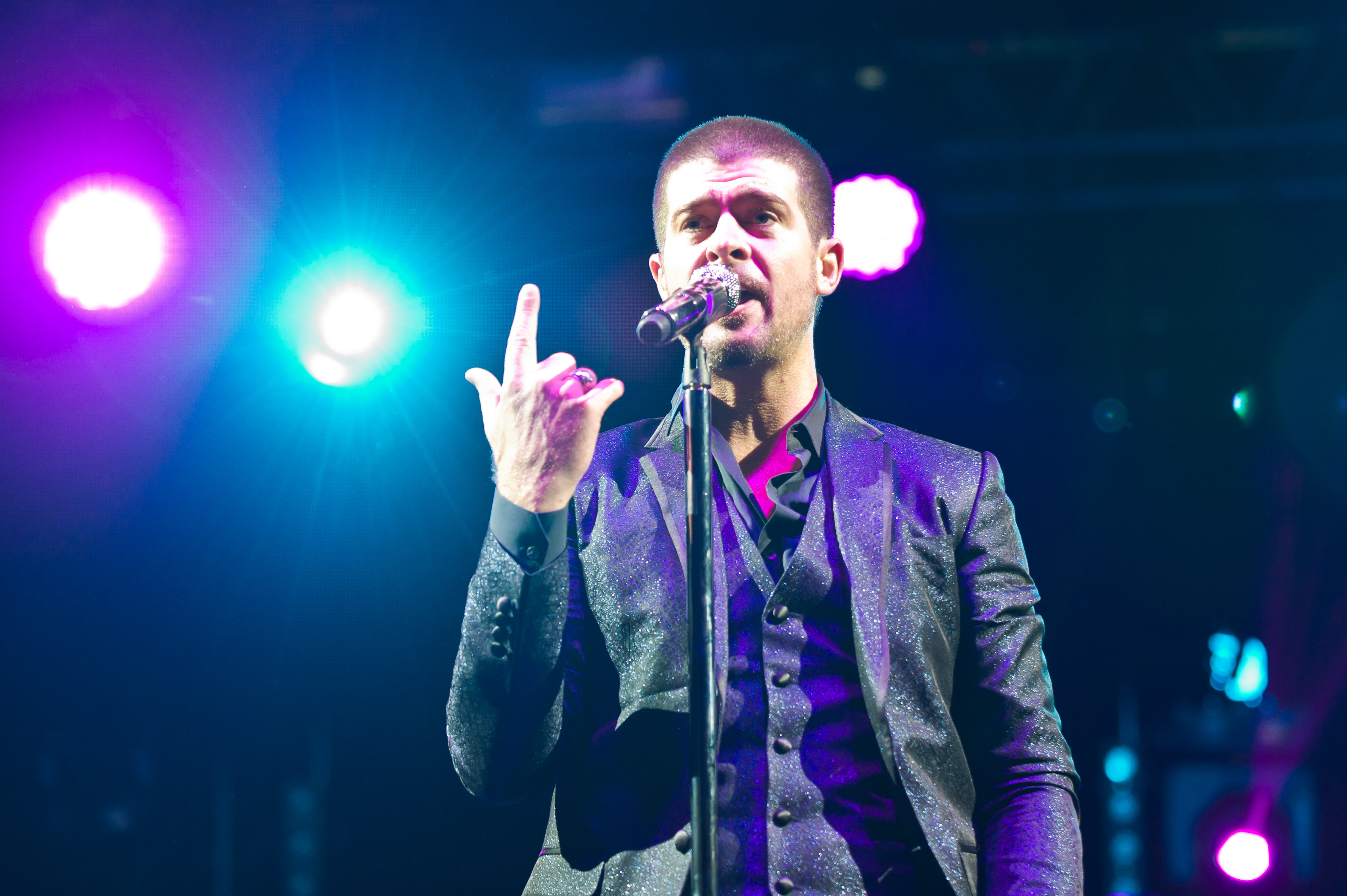 Robin Thicke performs on stage at Wireless Festival at Finsbury Park on July 6, 2014 in London.