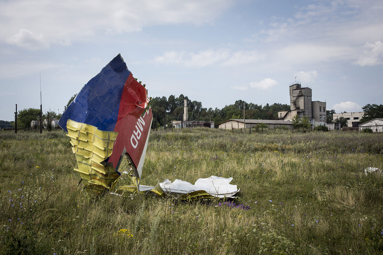 Wreckage from Malaysia Airlines Flight MH17 lies in a field in Grabovo, Ukraine, on July 22, 2014 (Rob Stothard—Getty Images)