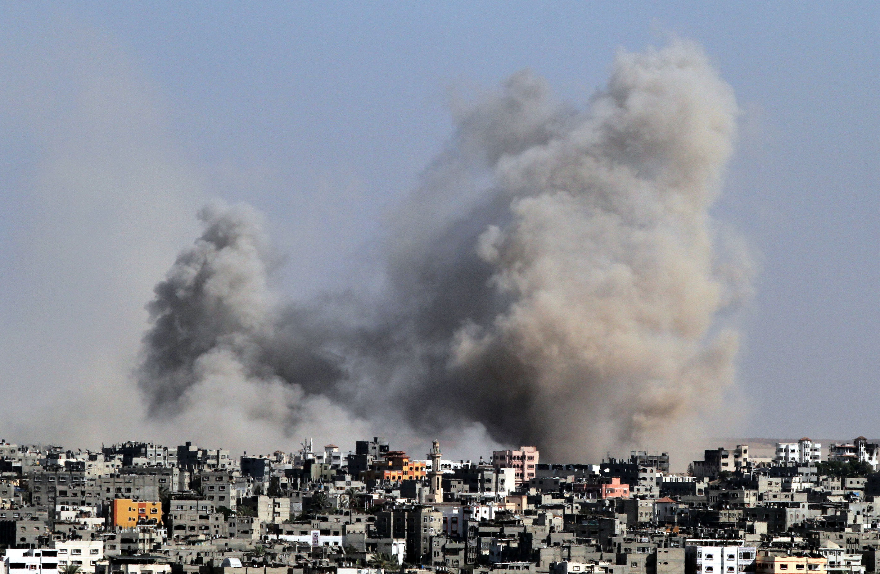 Smoke rises from a building following the Israeli attacks in Gaza City on July 25, 2014. (Anadolu Agency—Getty Images)
