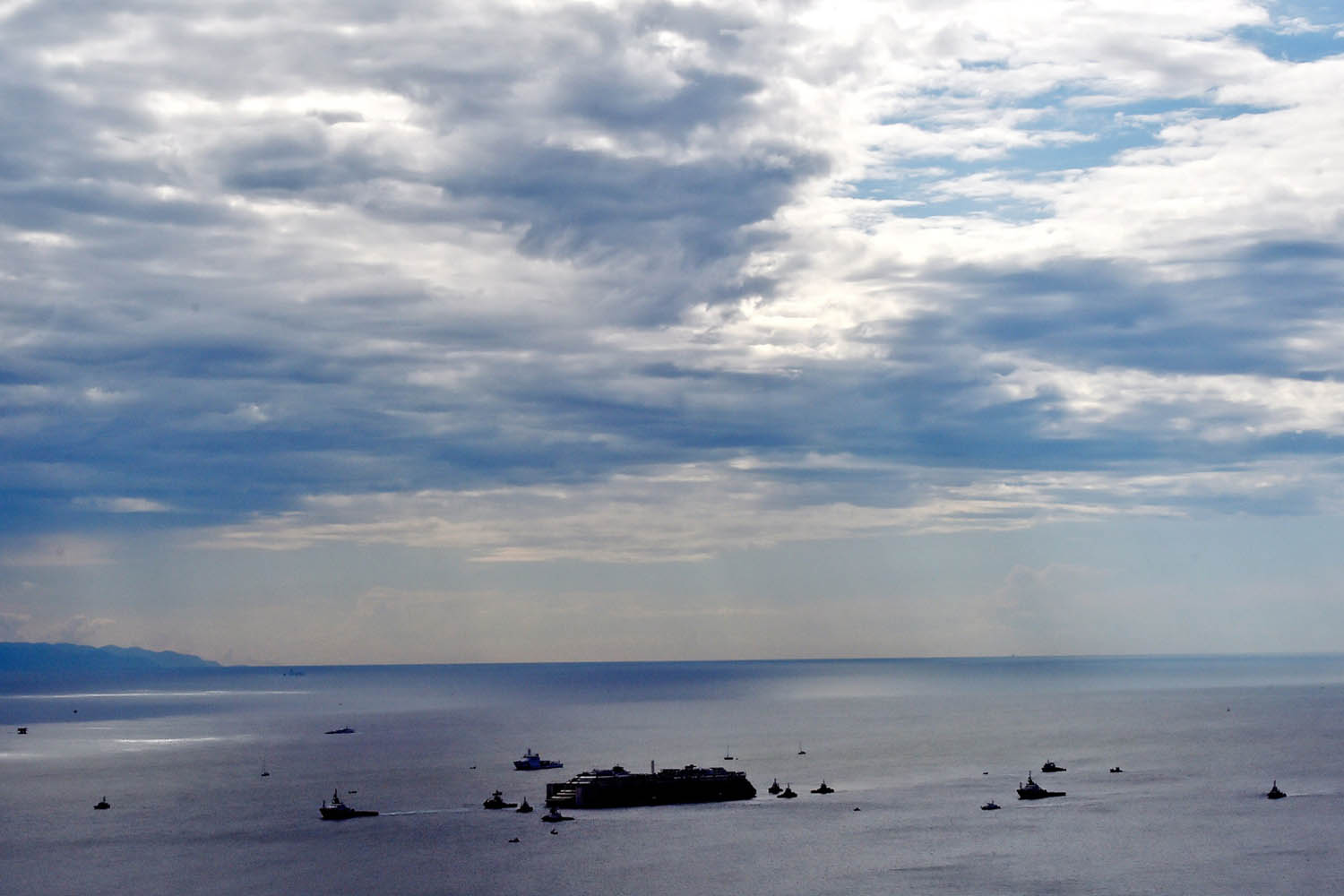*** BESTPIX *** Costa Concordia Is Seen Near The Port Of Genoa