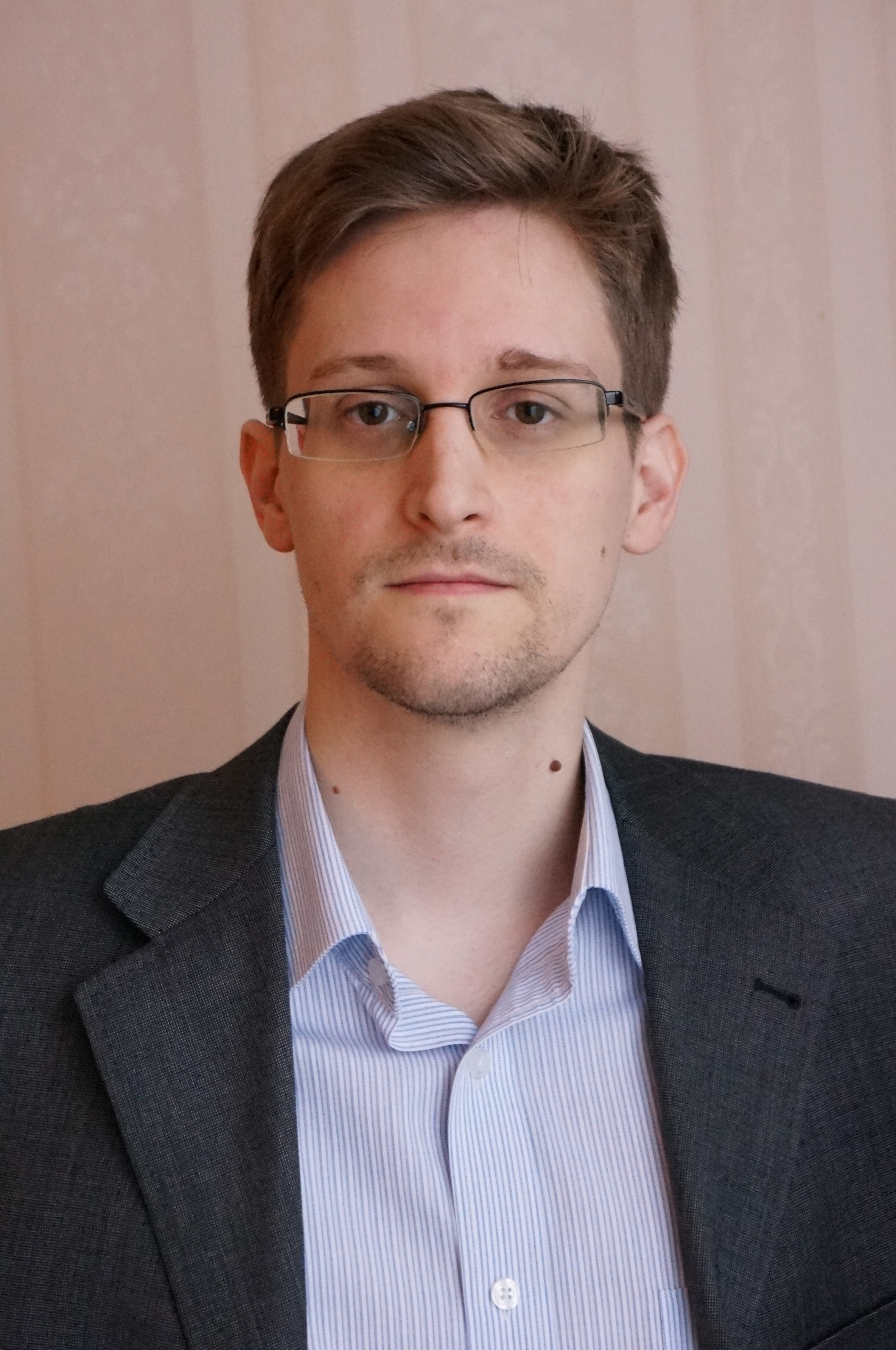 Former intelligence contractor Edward Snowden poses for a photo during an interview in an undisclosed location in December 2013 in Moscow. (Barton Gellman/Getty Images)