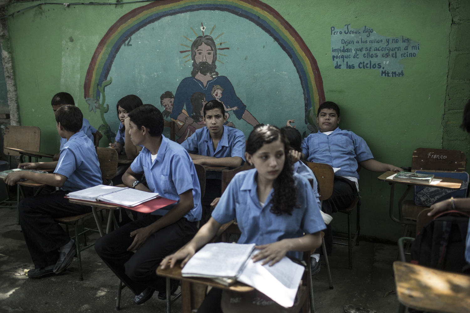 Students in a class room at 'Caminando por la Paz,' whose aid workers have a housing project and a school. Many Honduran youth leave school by 15, making them extremely vulnerable to crime and the influence of the Mara. San Pedro Sula, Honduras. July 16, 2014.