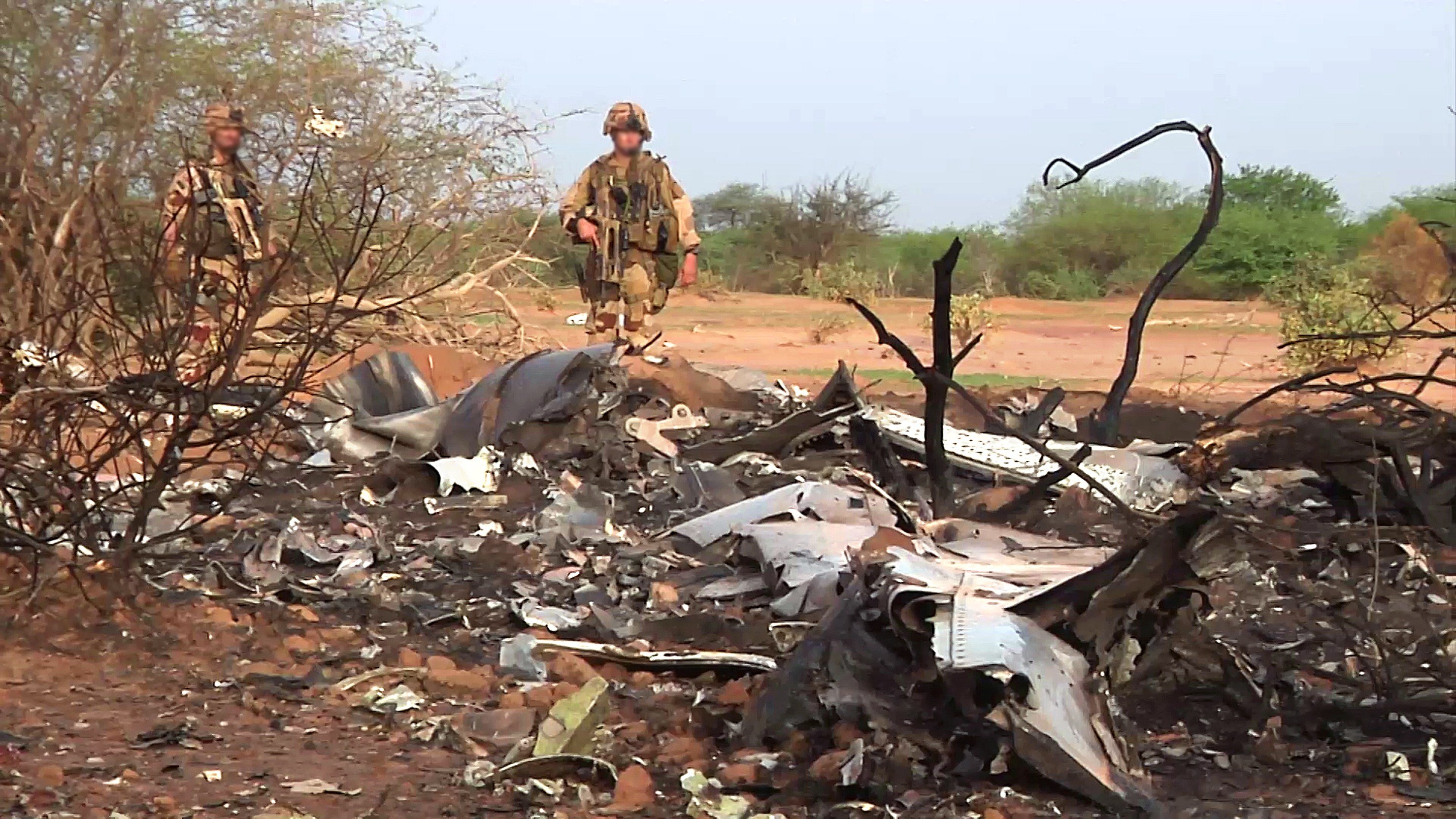 French soldiers stand by the wreckage of the Air Algerie flight AH5017 which crashed in Mali's Gossi region, west of Gao, on July 24, 2014. (AFP/Getty Images)