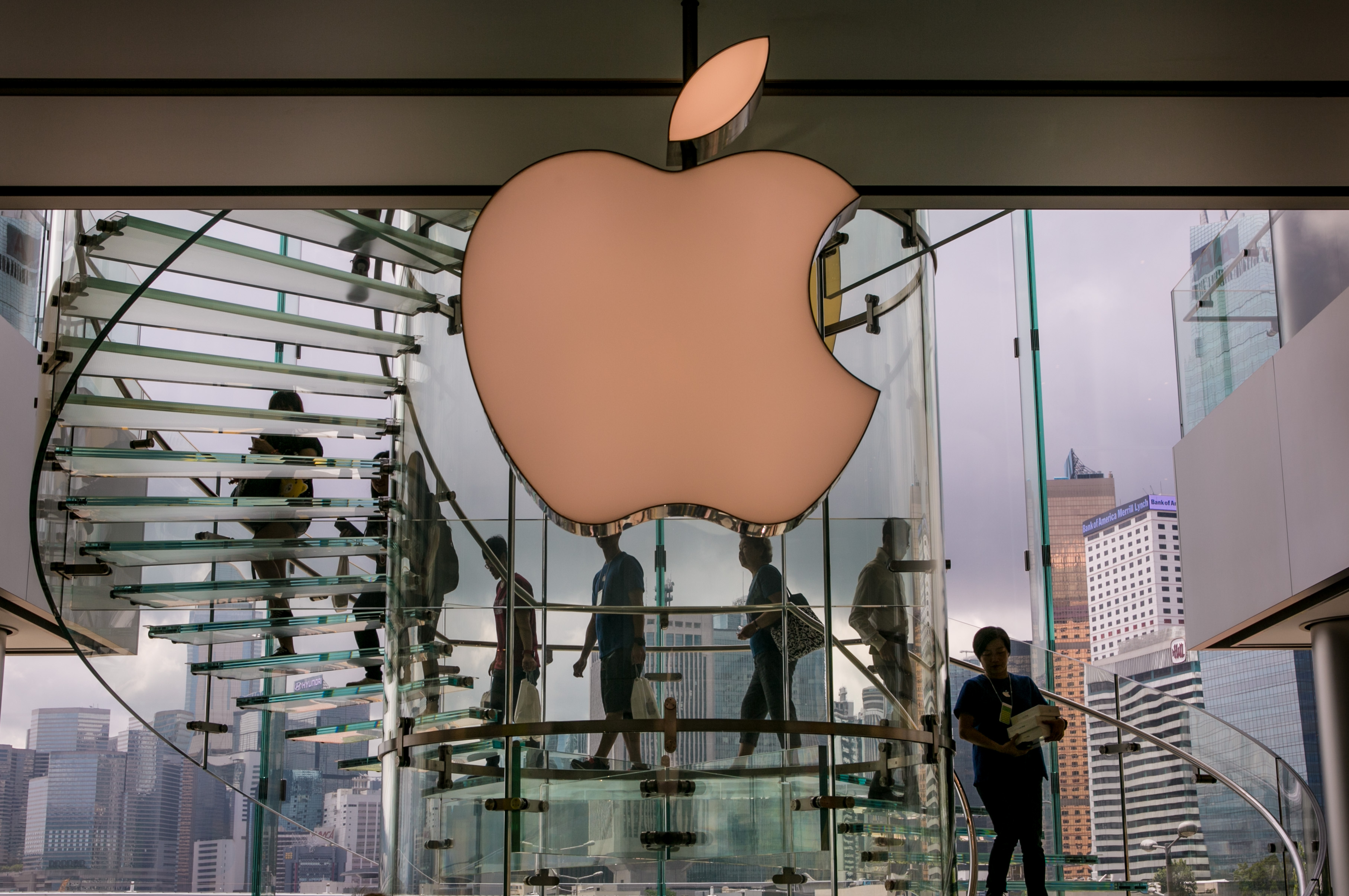 The exterior of the downtown Apple Store in Central Hong Kong in May 2014. (George Rose&mdash;Getty Images)