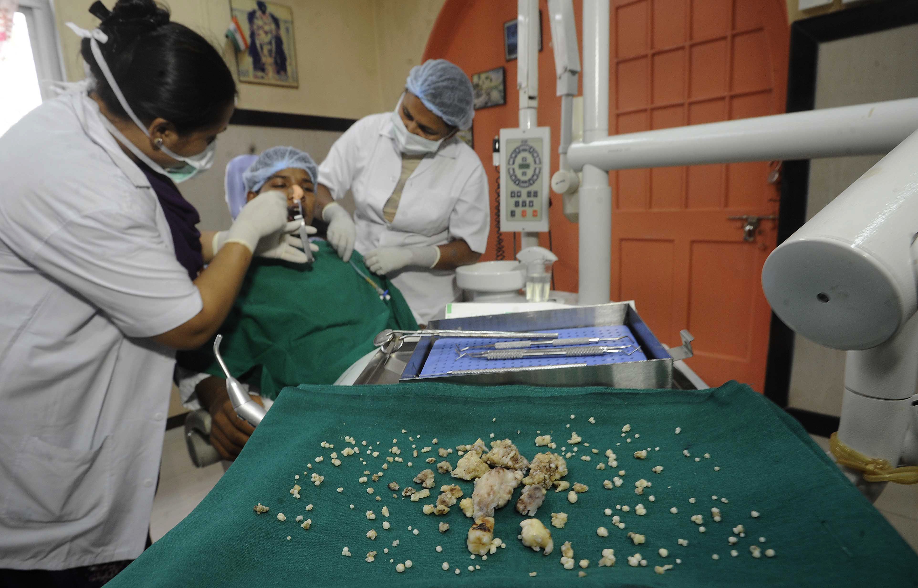 Indian dentists operate on Ashik Gavai at JJ Hospital in Mumbai on July 22, 2014, (AFP/Getty Images)