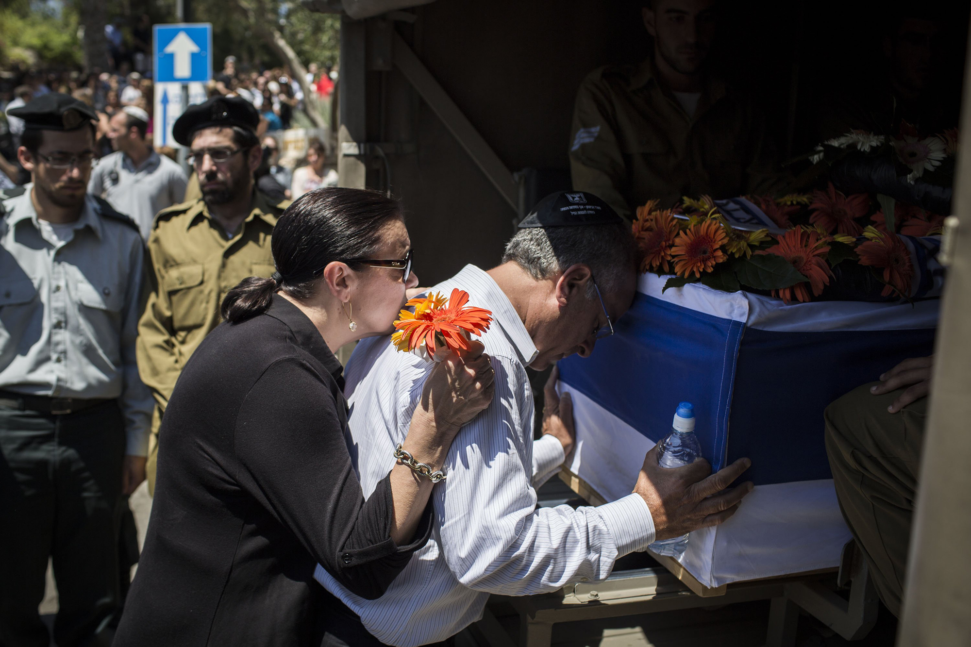 The parents of Sergeant Max Steinberg grieve at his coffin during his funeral on July 23, 2014 in Jerusalem. (Ilia Yefimovich—Getty Images)