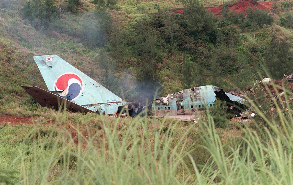 Smokes rises from wreckage of South Korean Air Boeing 747 at the crash site at Agana in Guam on August 6, 1997.