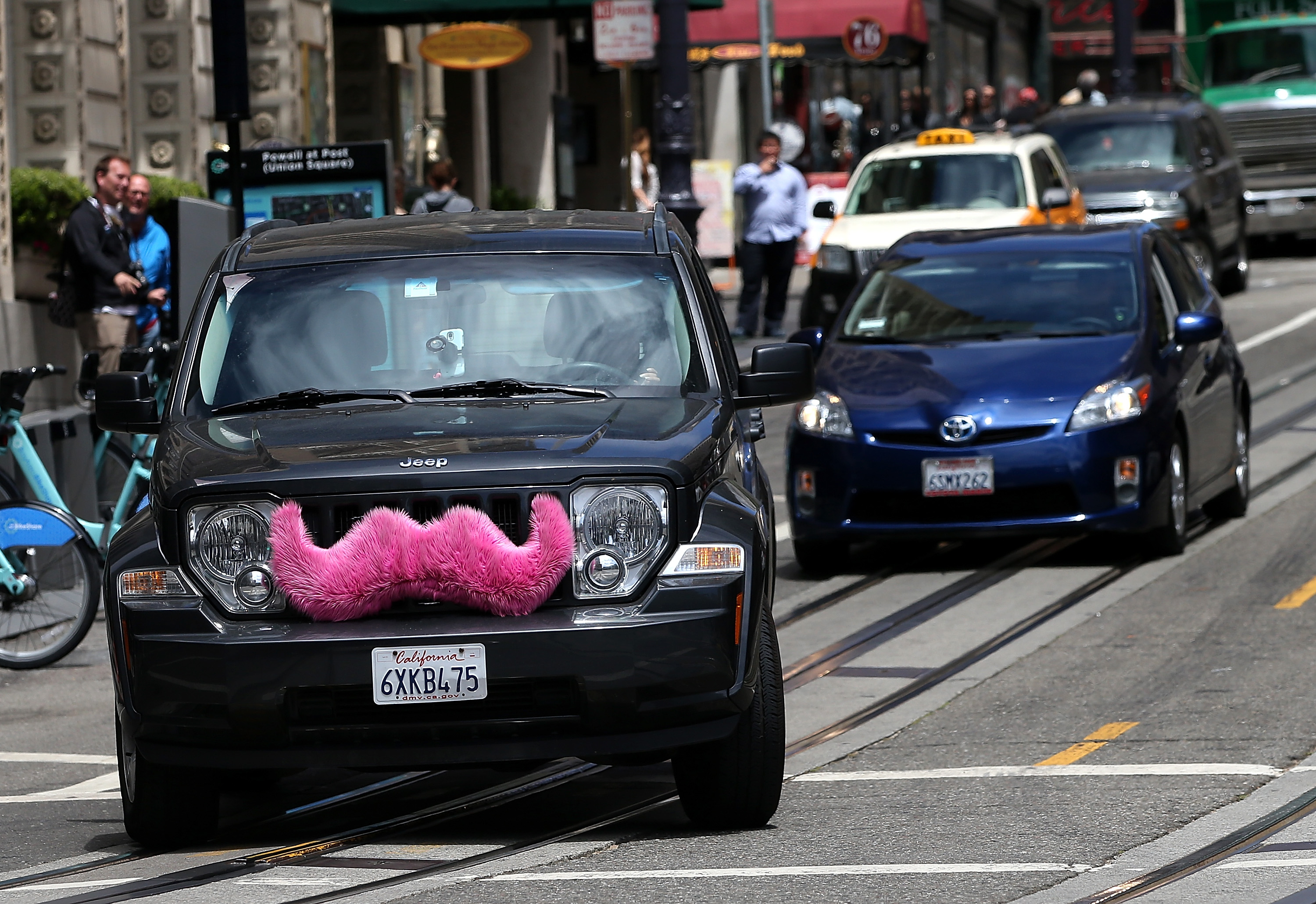 A Lyft car drives along Powell Street on June 12, 2014 in San Francisco, California. (Justin Sullivan—Getty Images)