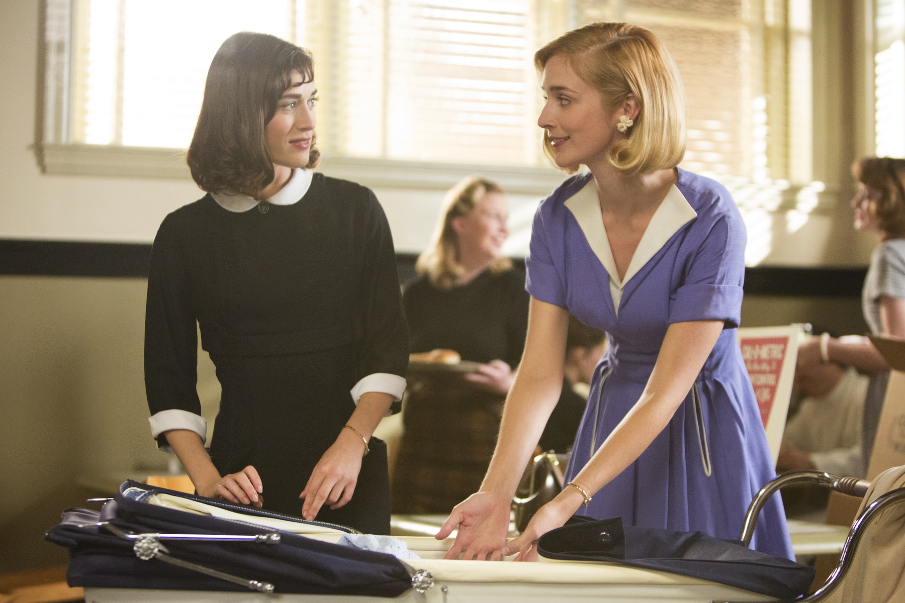 Lizzy Caplan as Virginia Johnson and Caitlin Fitzgerald as Libby Masters in Masters of Sex (Michael Desmond—Showtime)