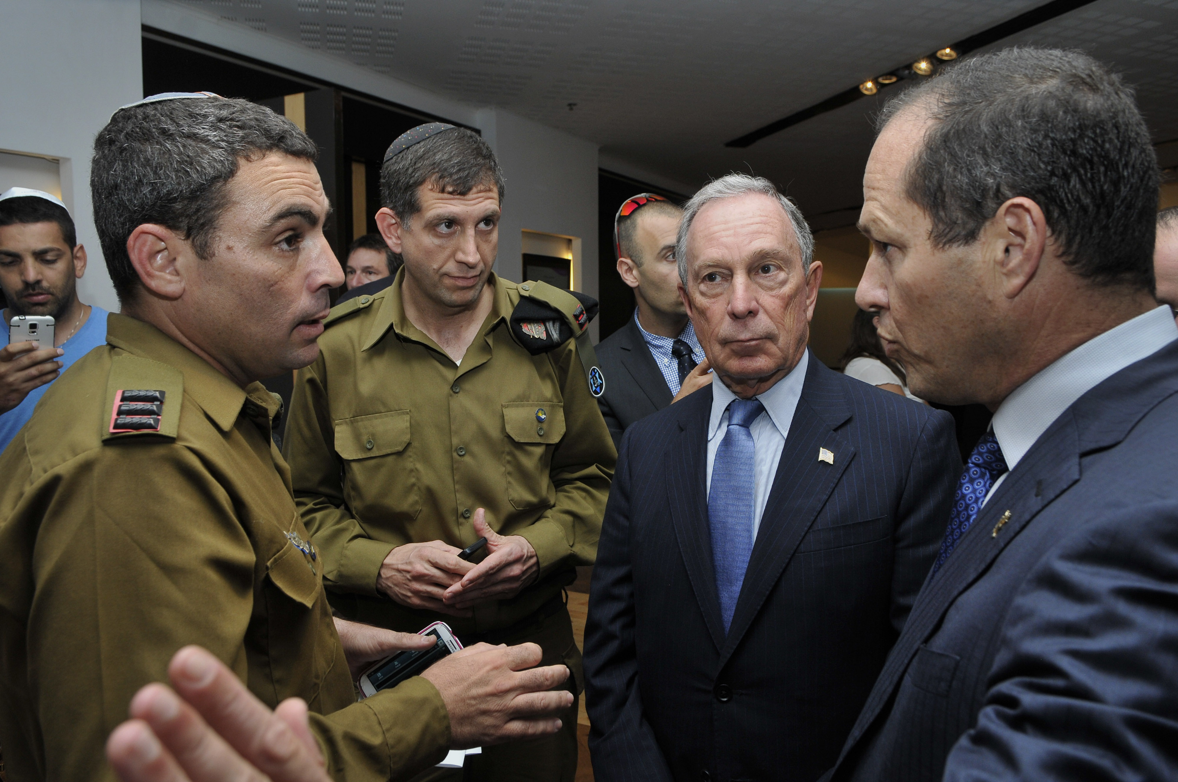 Bloomberg Flies El Al, Says Travel To Israel "Safe"