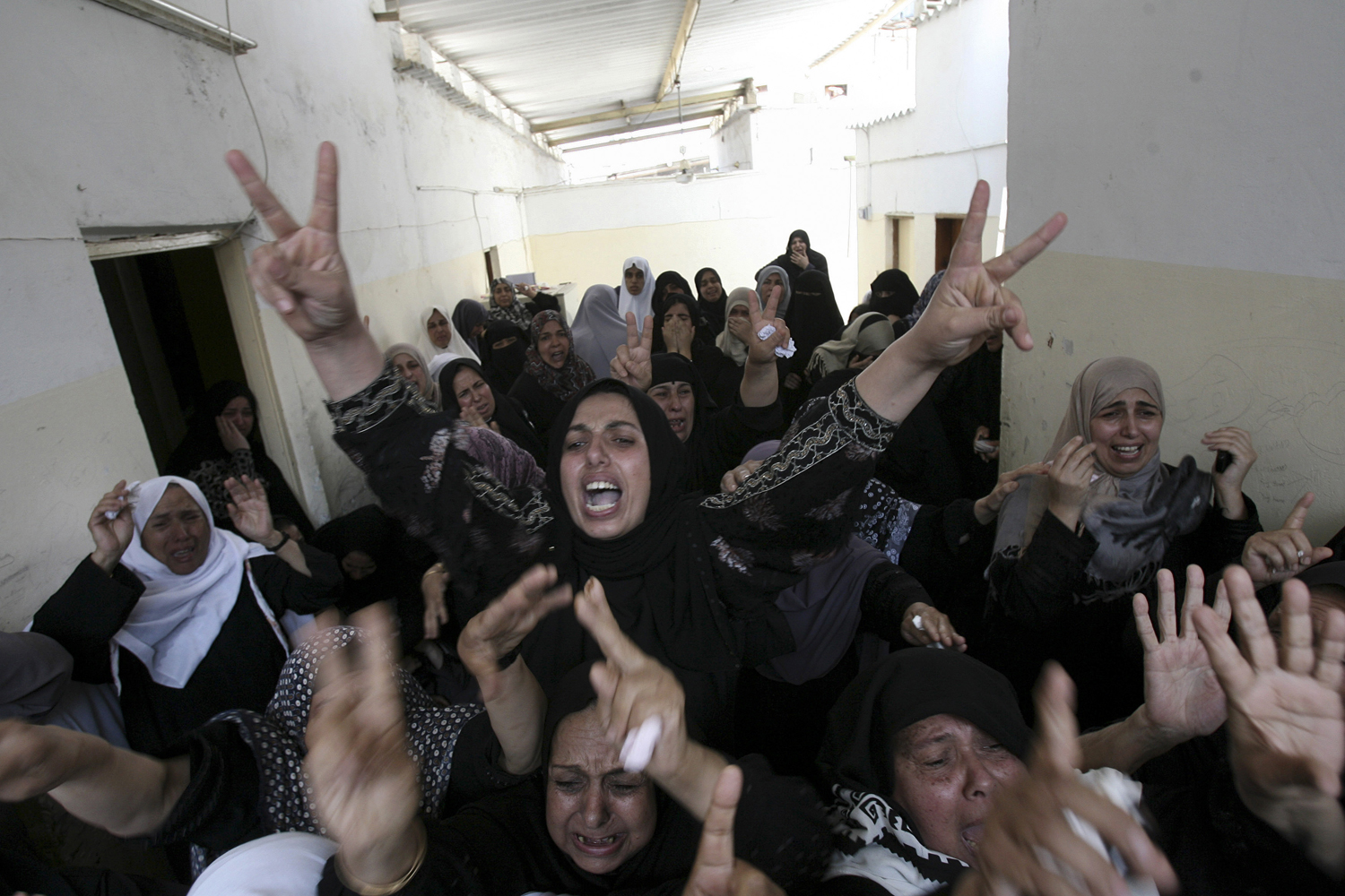 Relatives mourn Palestinian Mohammad al-Hamaydeh during his funeral in Gaza Strip on July 22, 2014 (Eyad Baba—AP)
