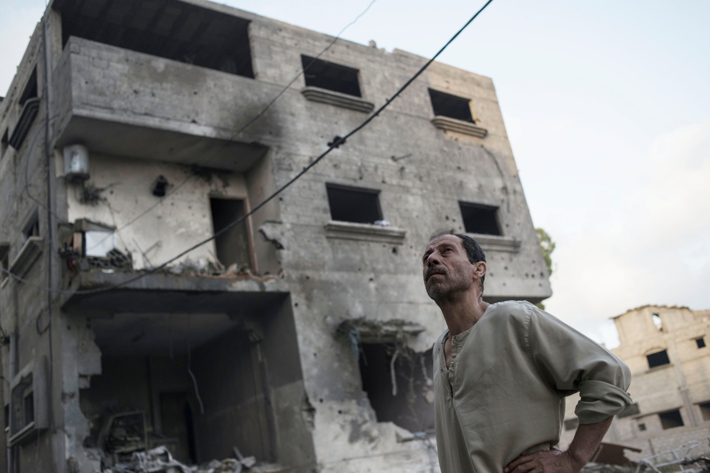 Gaza Strip, Gaza City: Palestinian man stands near a damaged building by Israeli airstrike targeting Hamas police chief Tayseer al-Batsh on July 13, 2014 in Gaza City. ALESSIO ROMENZI