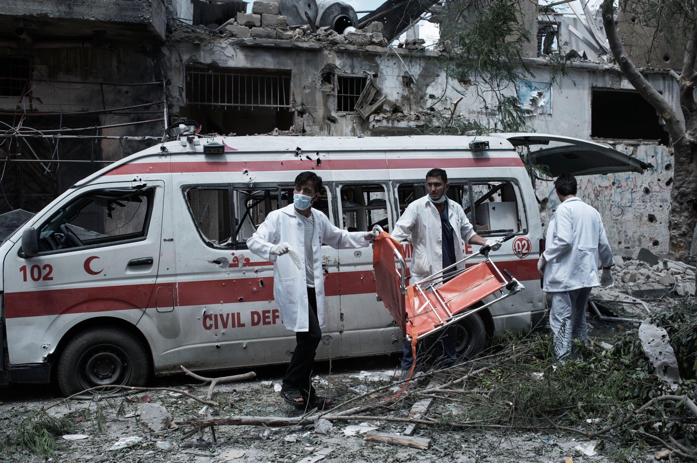 Gaza Strip, Gaza City: During a cease fire, Palestinians medics look for survivors in Gaza's Shujaya district after a night of Israeli heavy shelling on the neighbourhood. In the are two ambulances has been targeted few hours earlier.  ALESSIO ROMENZI