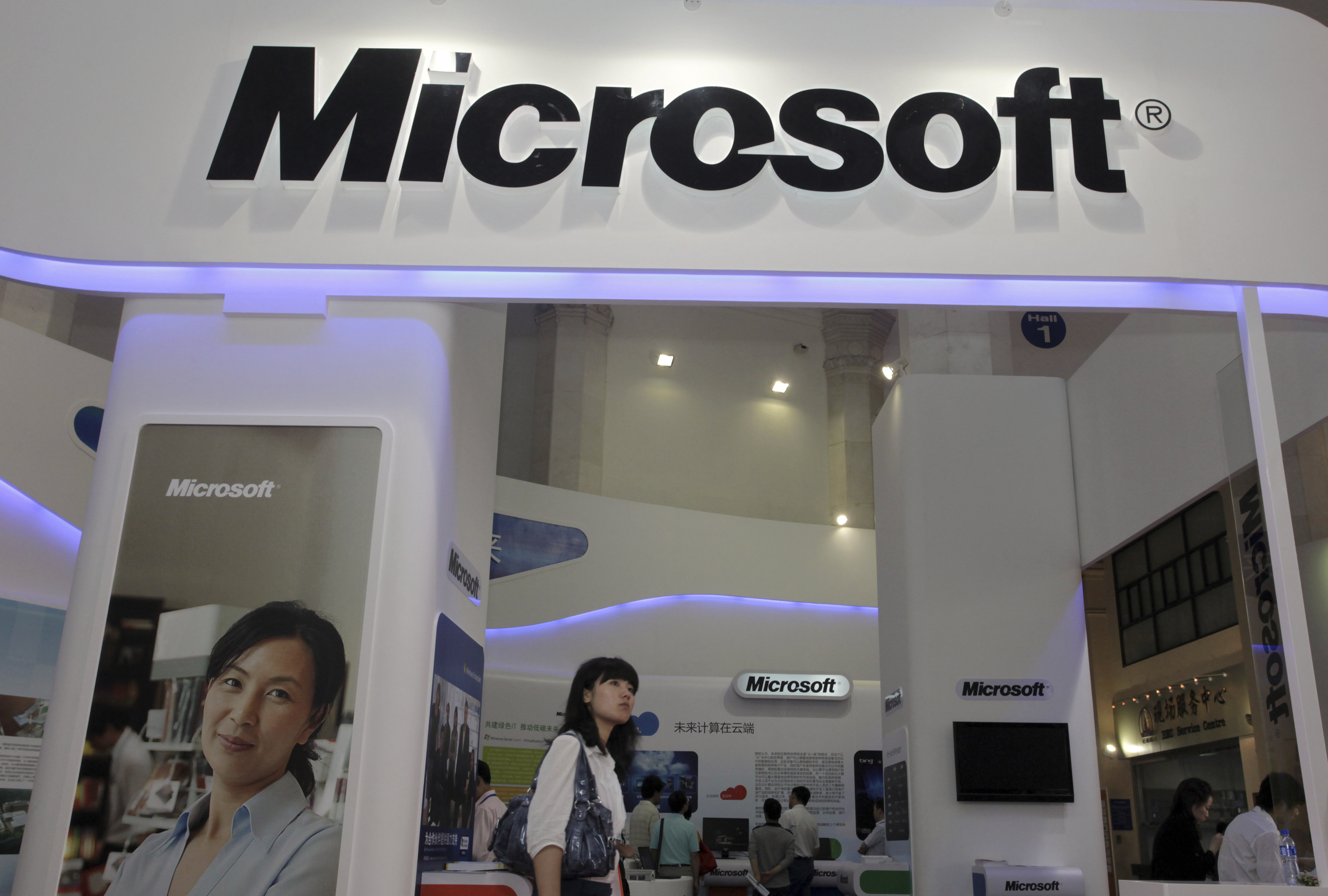 A visitor walks past a Microsoft booth at a computer software expo in Beijing, June 2, 2010. (China Daily—Reuters)